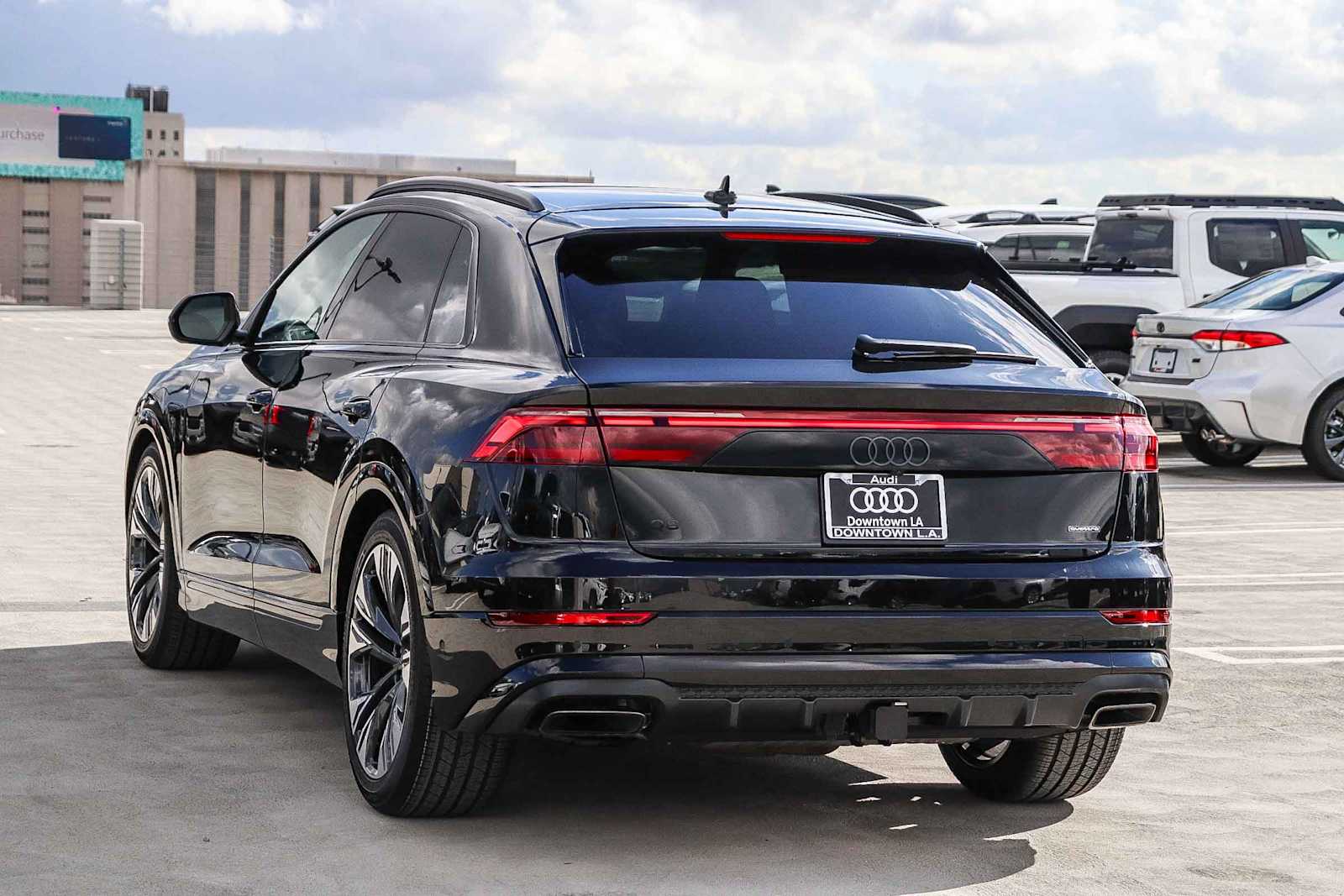 Thumbnail: 2026 Audi Q8 - 6
