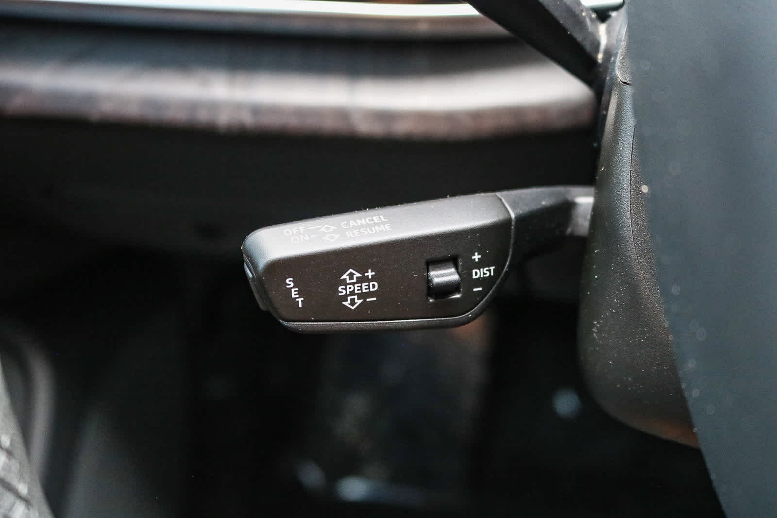 Thumbnail: 2023 Audi Q8 - 36