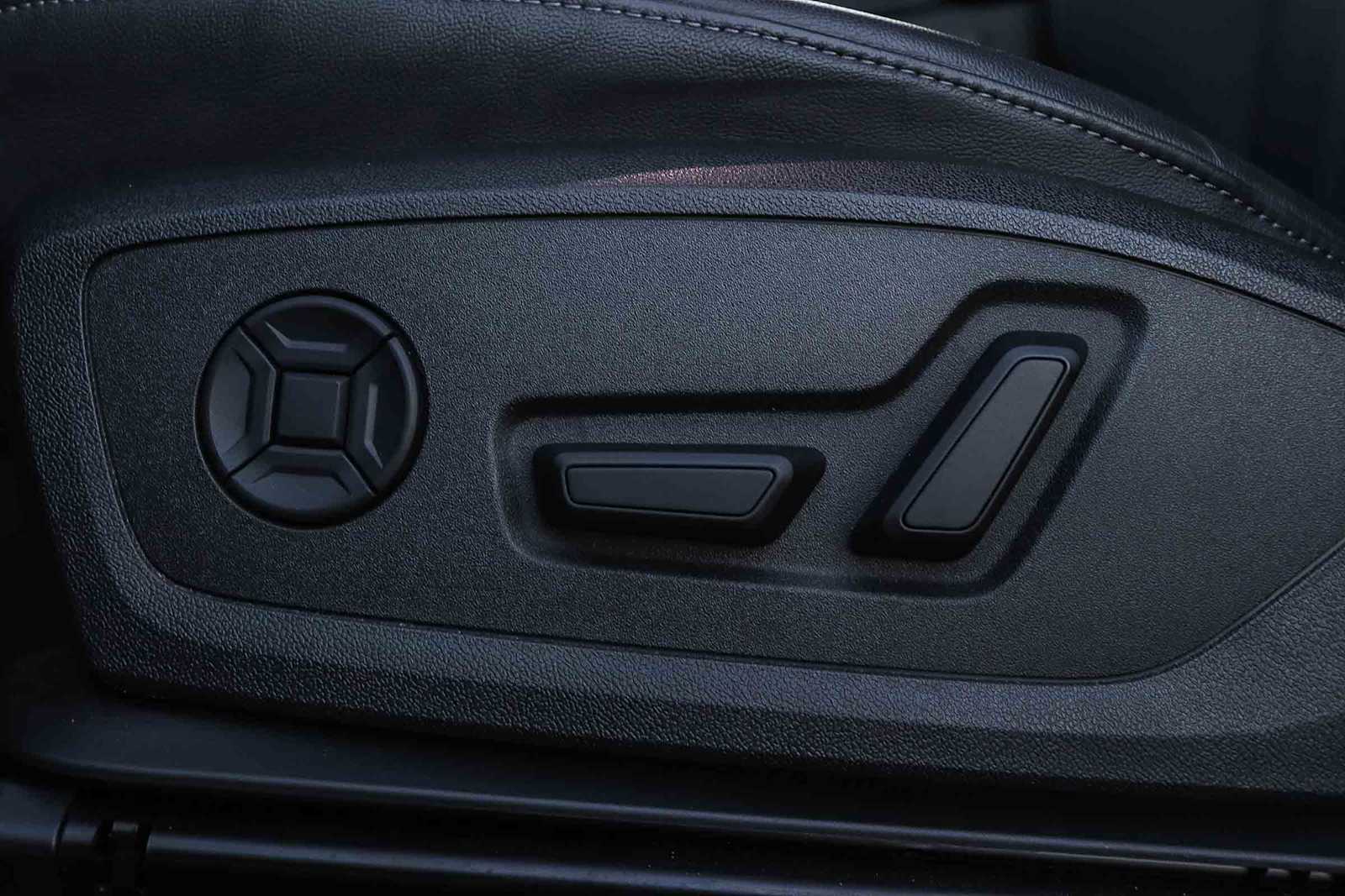 Thumbnail: 2025 Audi Q6 e-tron - 24