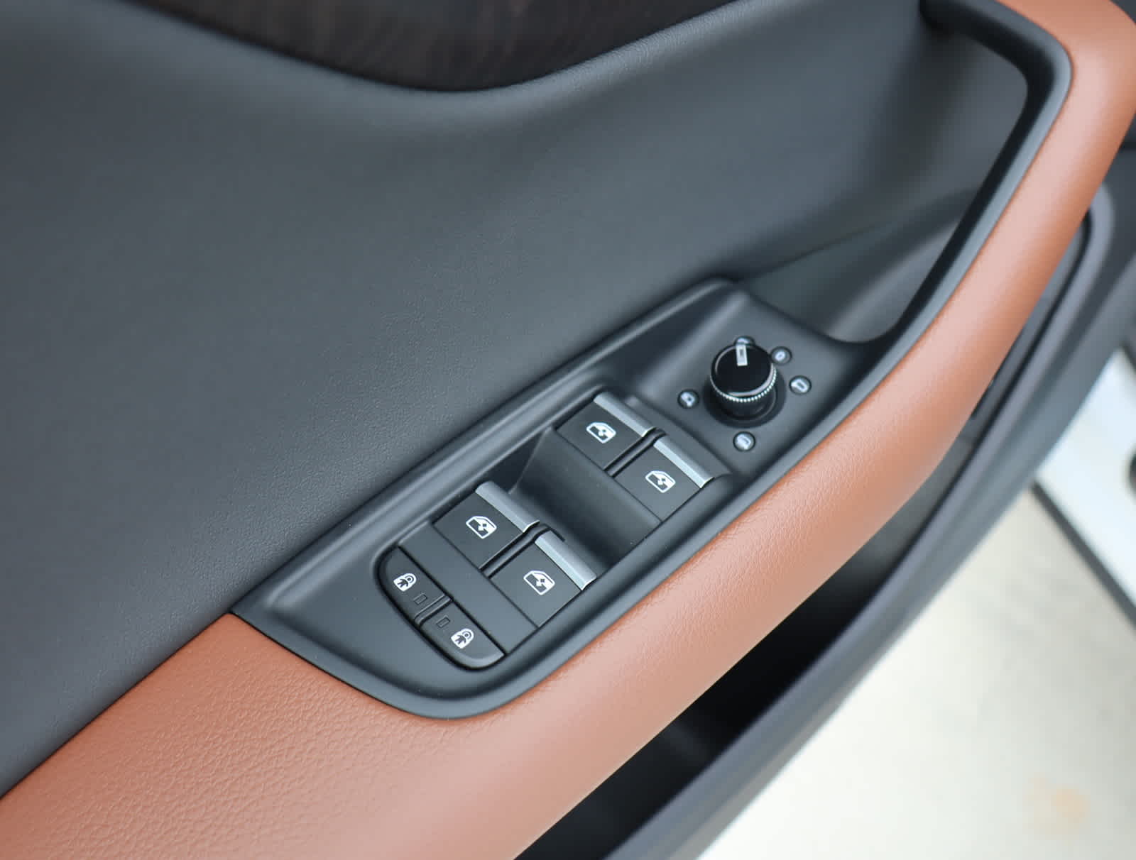 Thumbnail: 2023 Audi Q8 - 33