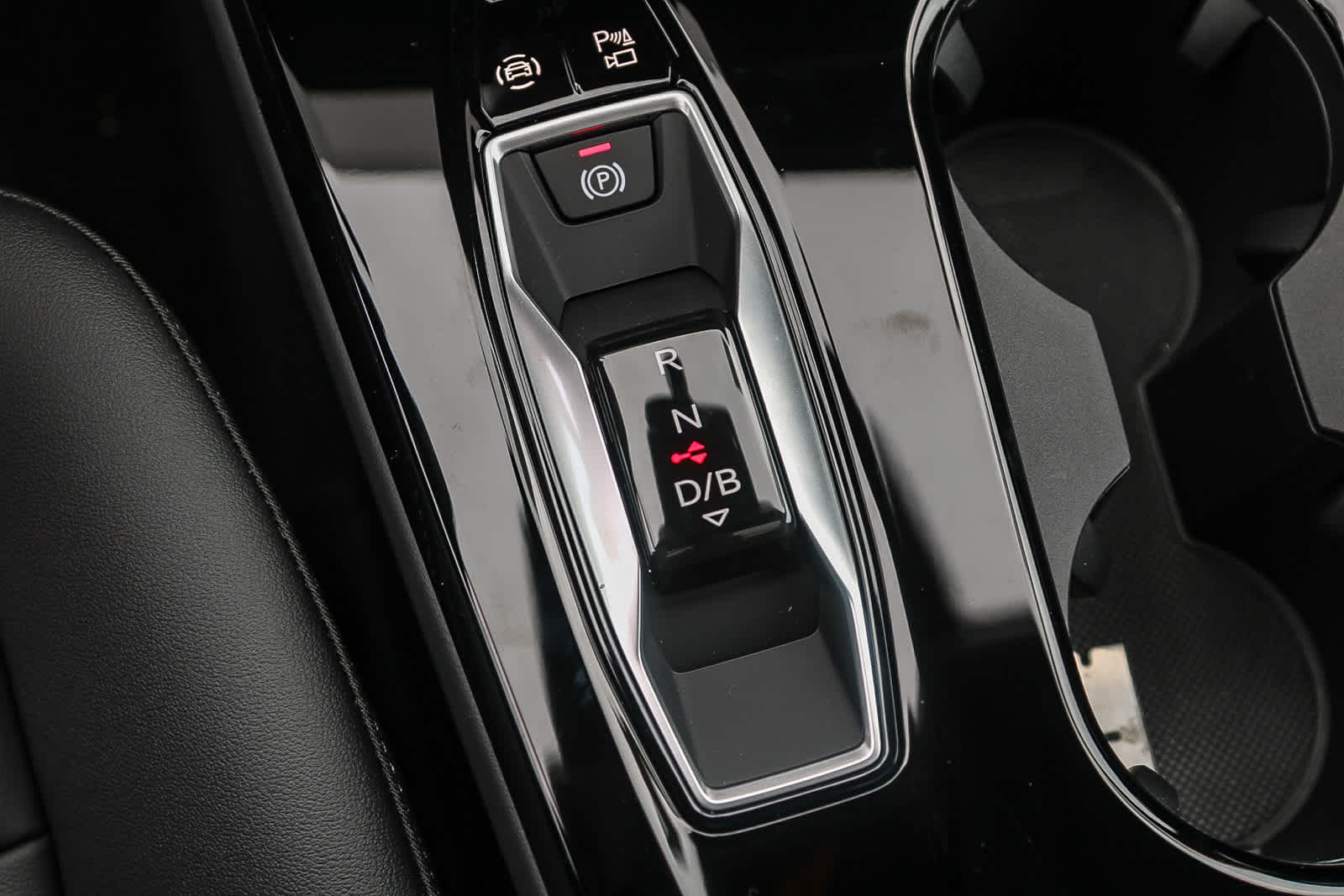 Thumbnail: 2025 Audi Q6 e-tron - 21