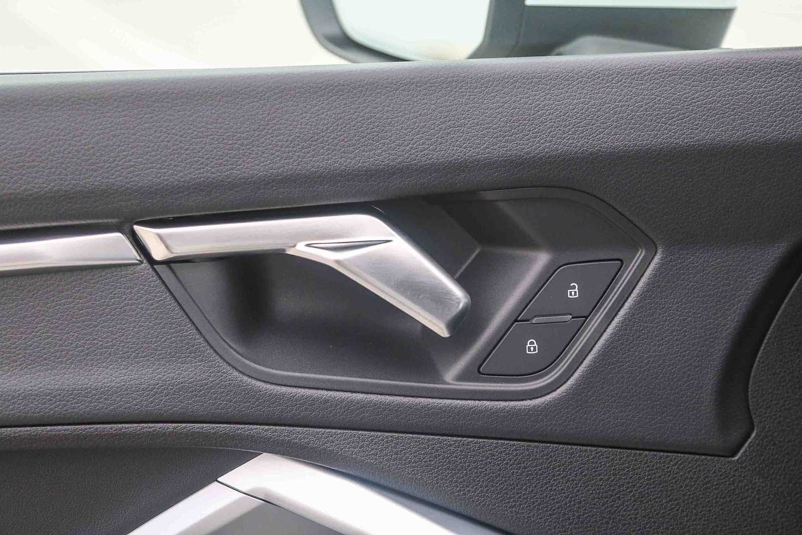 Thumbnail: 2025 Audi Q3 - 33