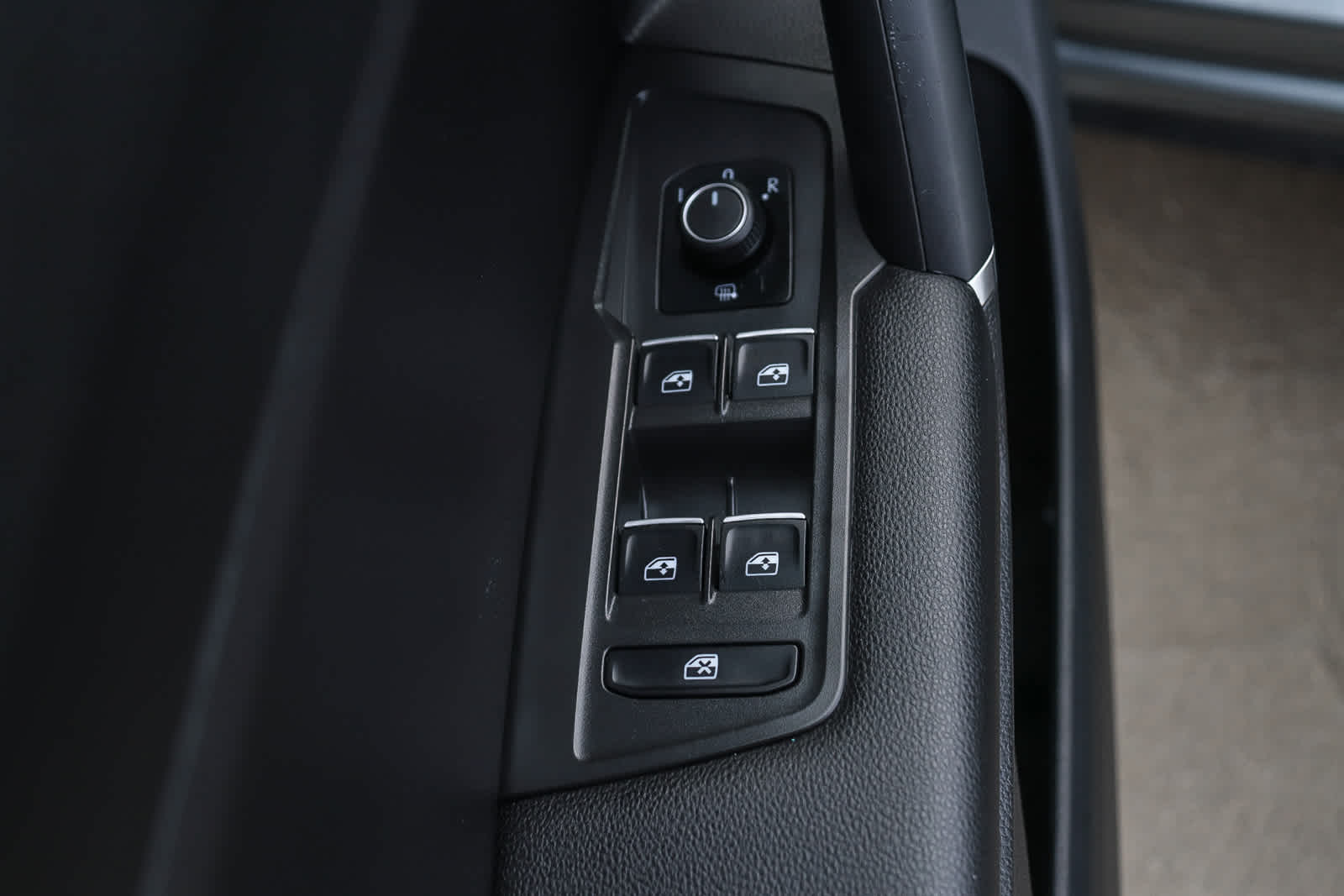 Thumbnail: 2020 Volkswagen Tiguan - 27