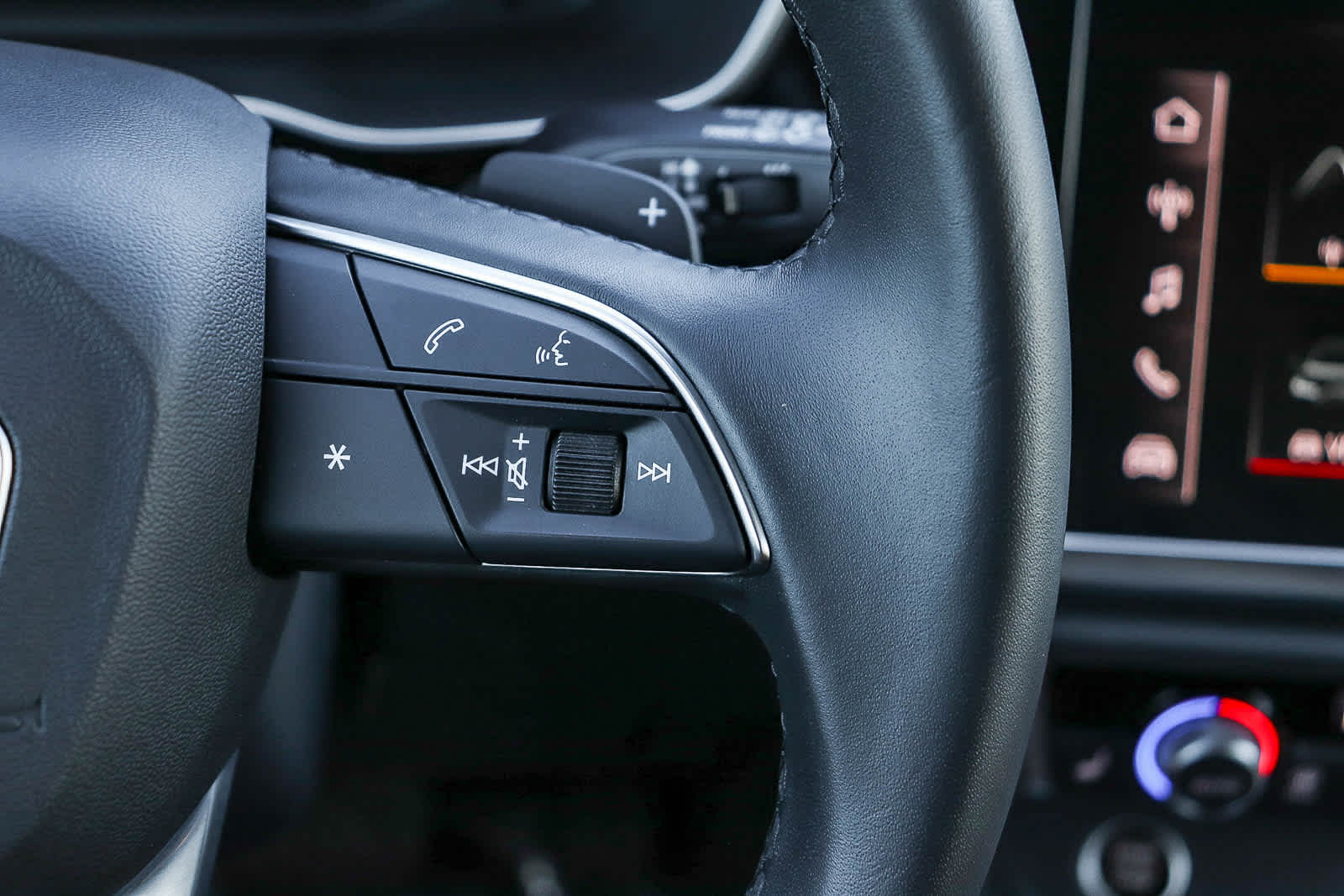 Thumbnail: 2025 Audi Q3 - 21