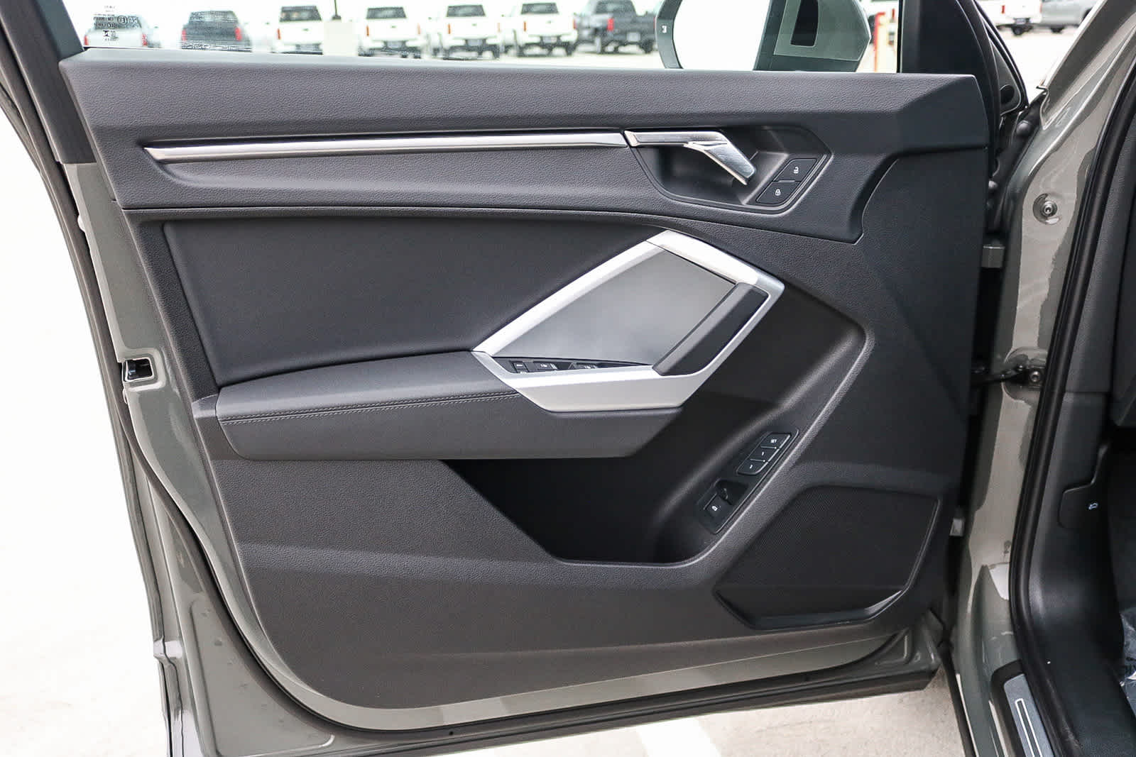 Thumbnail: 2025 Audi Q3 - 32