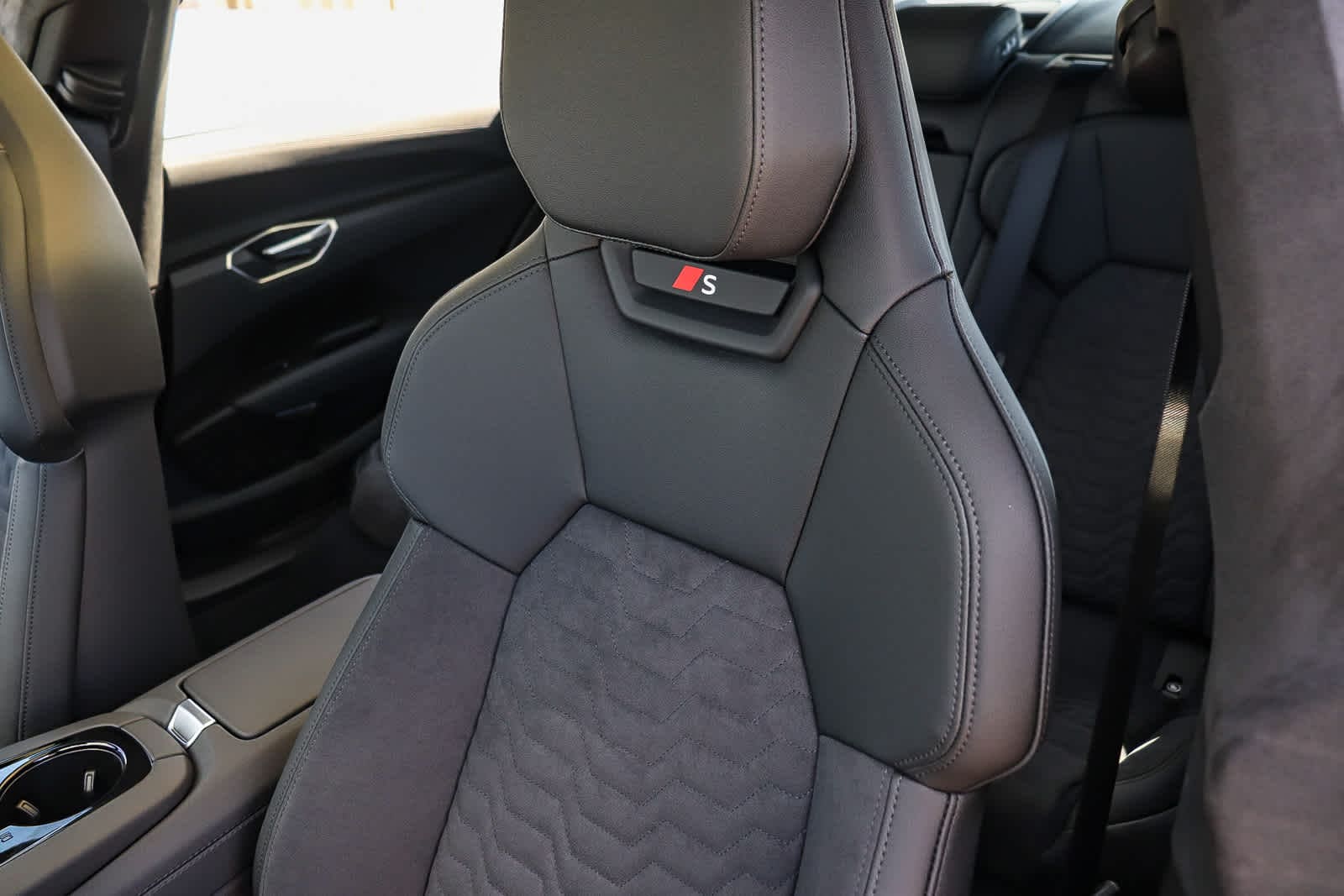 Thumbnail: 2026 Audi e-tron GT - 37