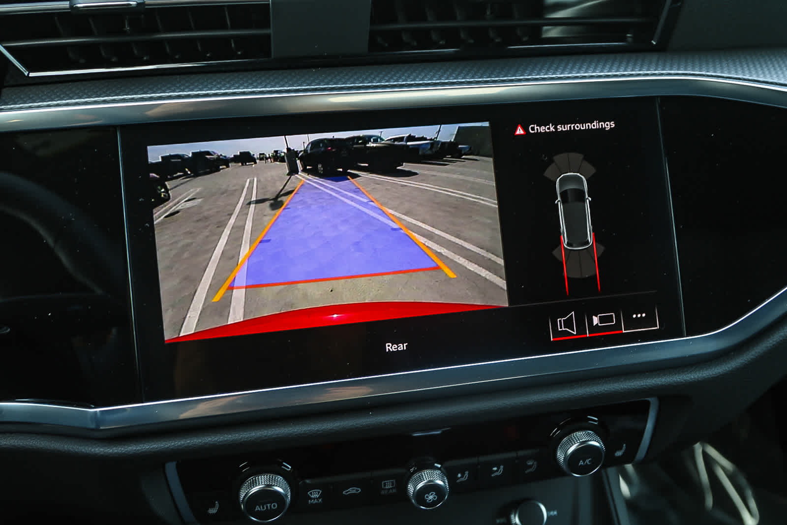 Thumbnail: 2025 Audi Q3 - 23