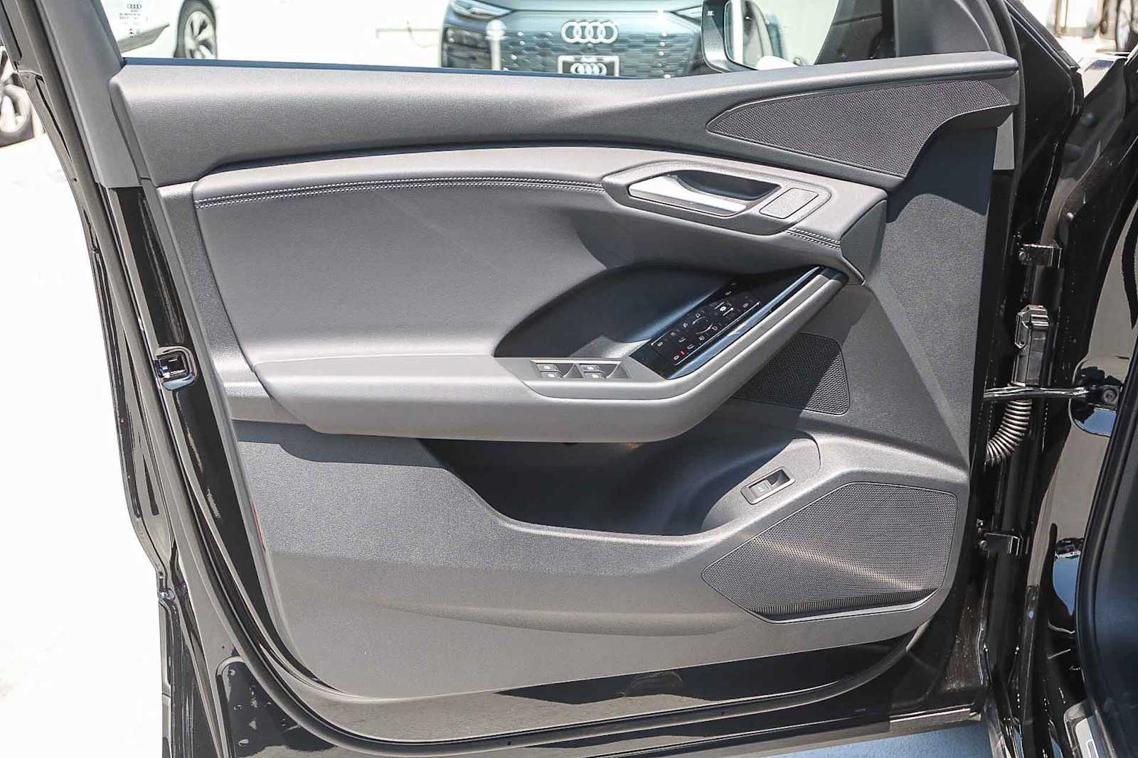Thumbnail: 2025 Audi Q6 e-tron - 22