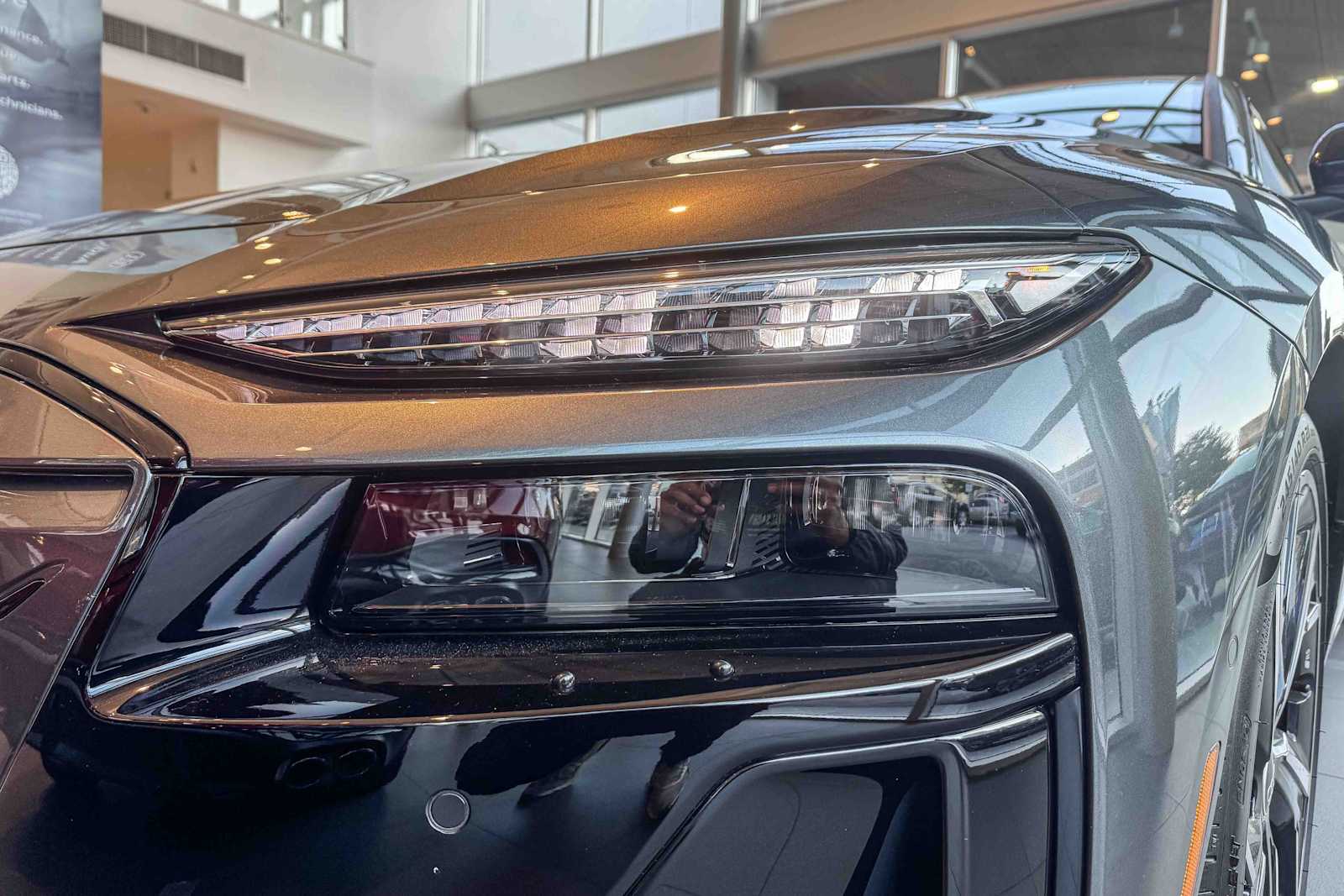 Thumbnail: 2025 Audi e-tron S - 3