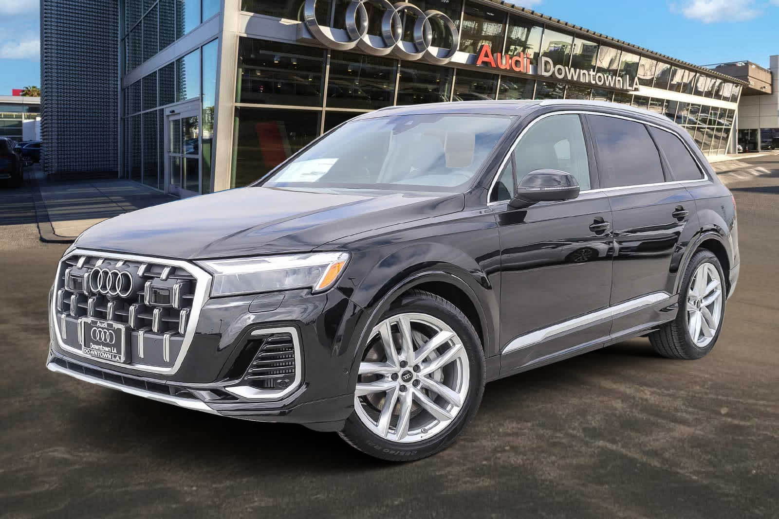 Thumbnail: 2025 Audi Q7 - 1