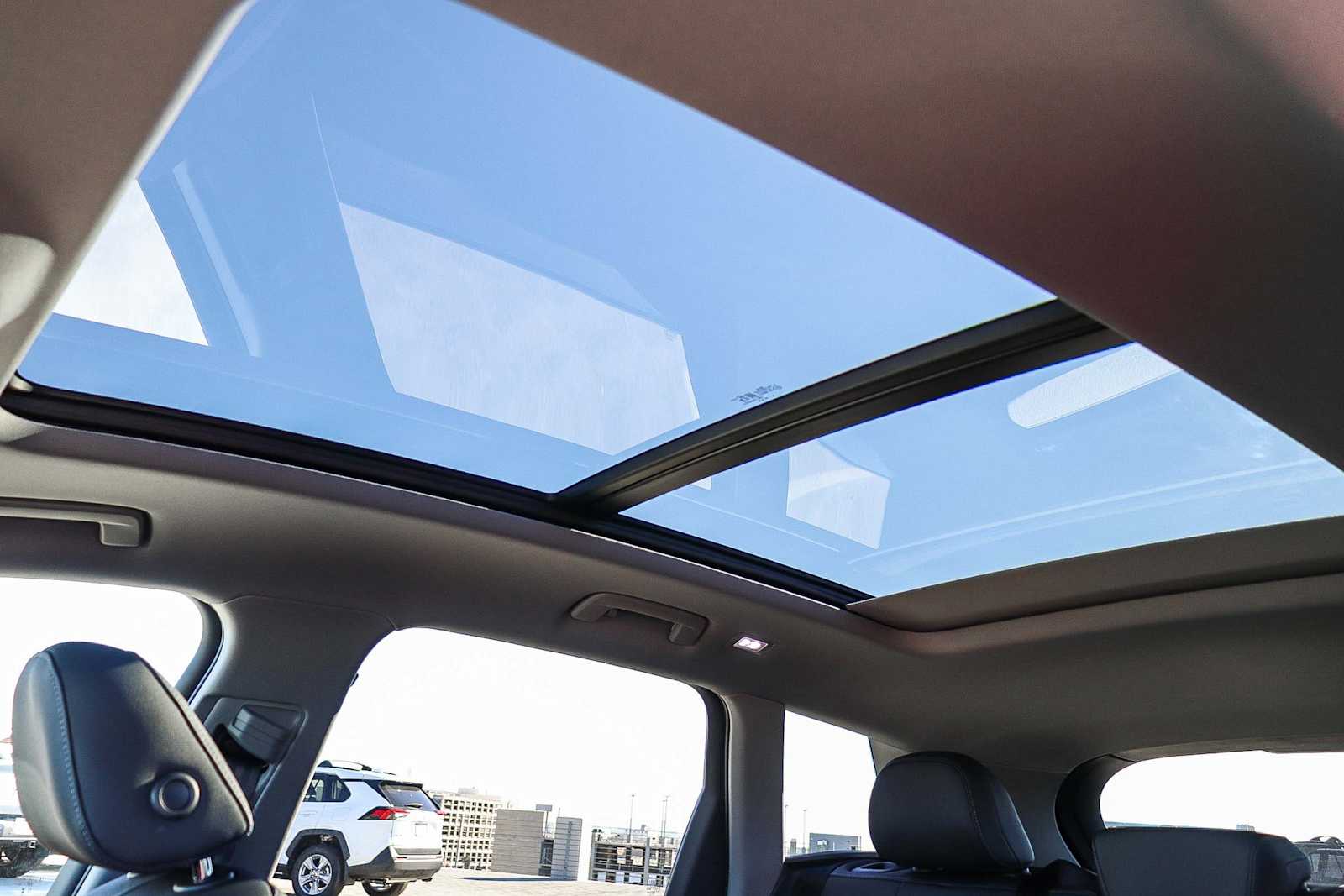 Thumbnail: 2025 Audi Q6 e-tron - 34