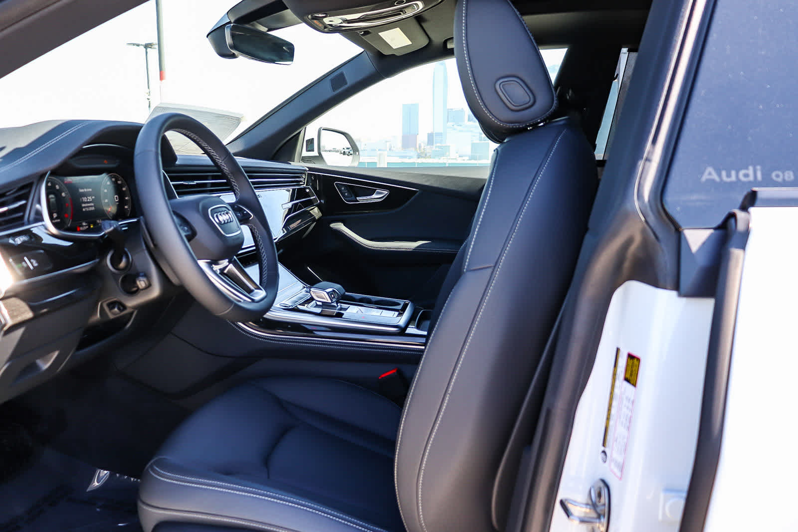 Thumbnail: 2026 Audi Q8 - 23