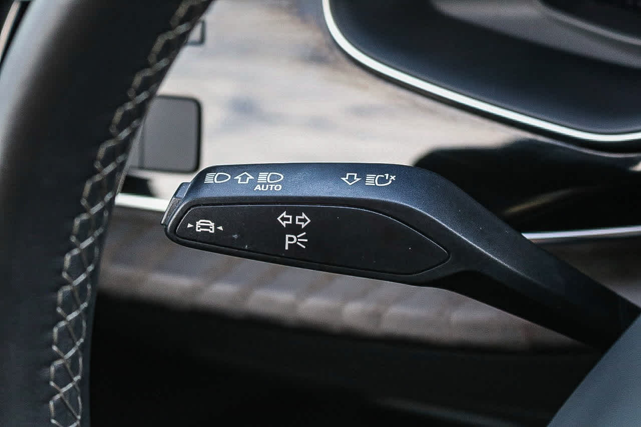 Thumbnail: 2022 Audi Q8 - 35