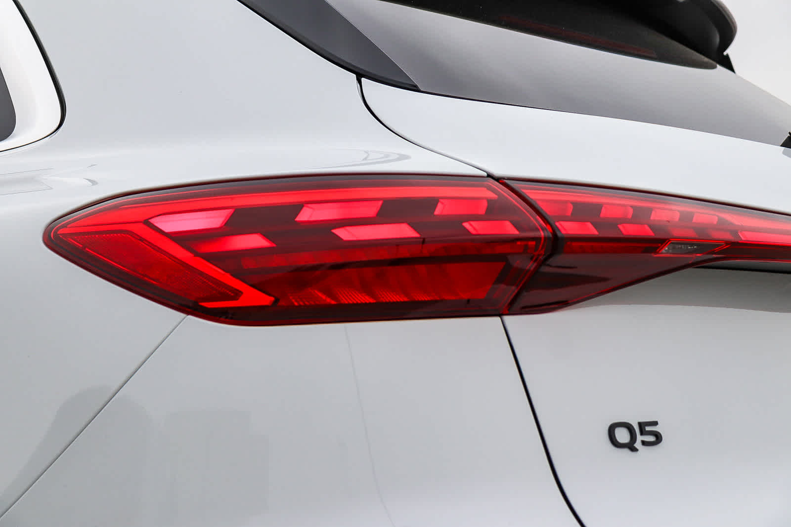 Thumbnail: 2025 Audi Q5 - 12