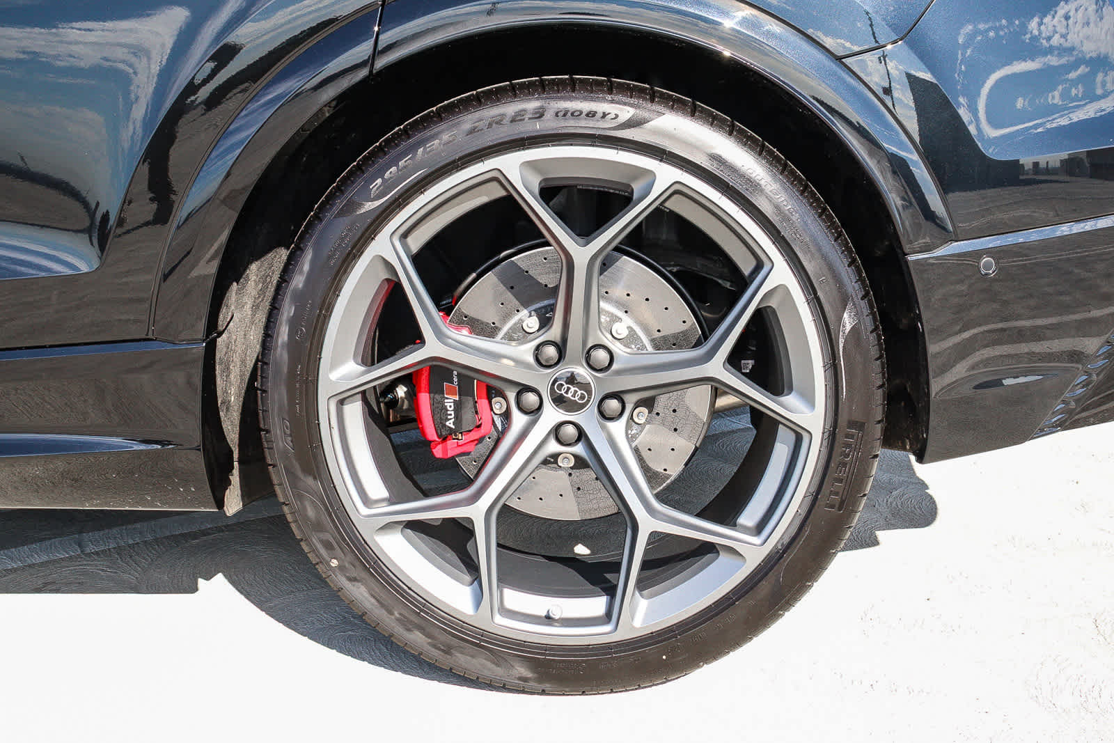 Thumbnail: 2025 Audi RS Q8 - 8