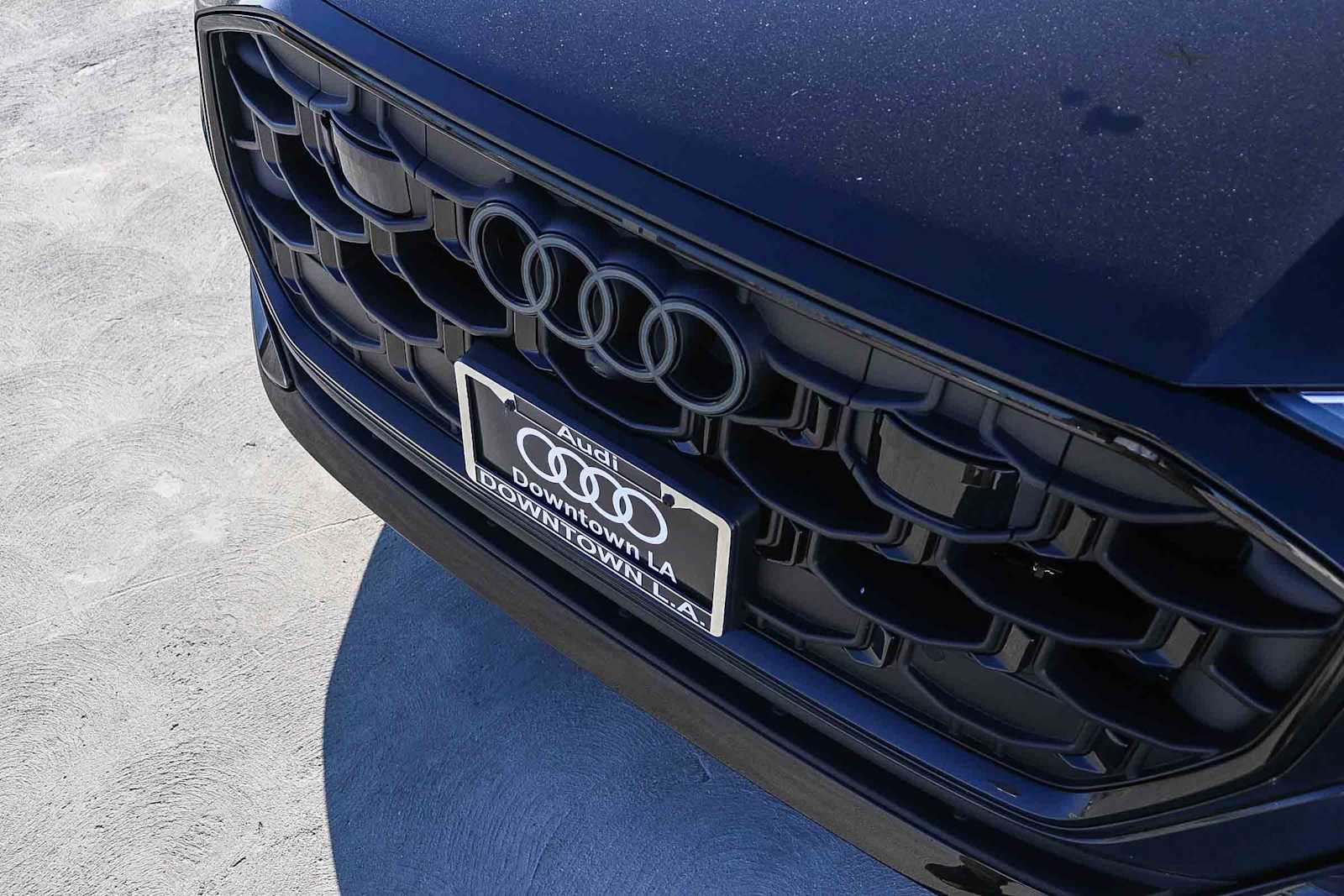 Thumbnail: 2026 Audi Q8 - 8