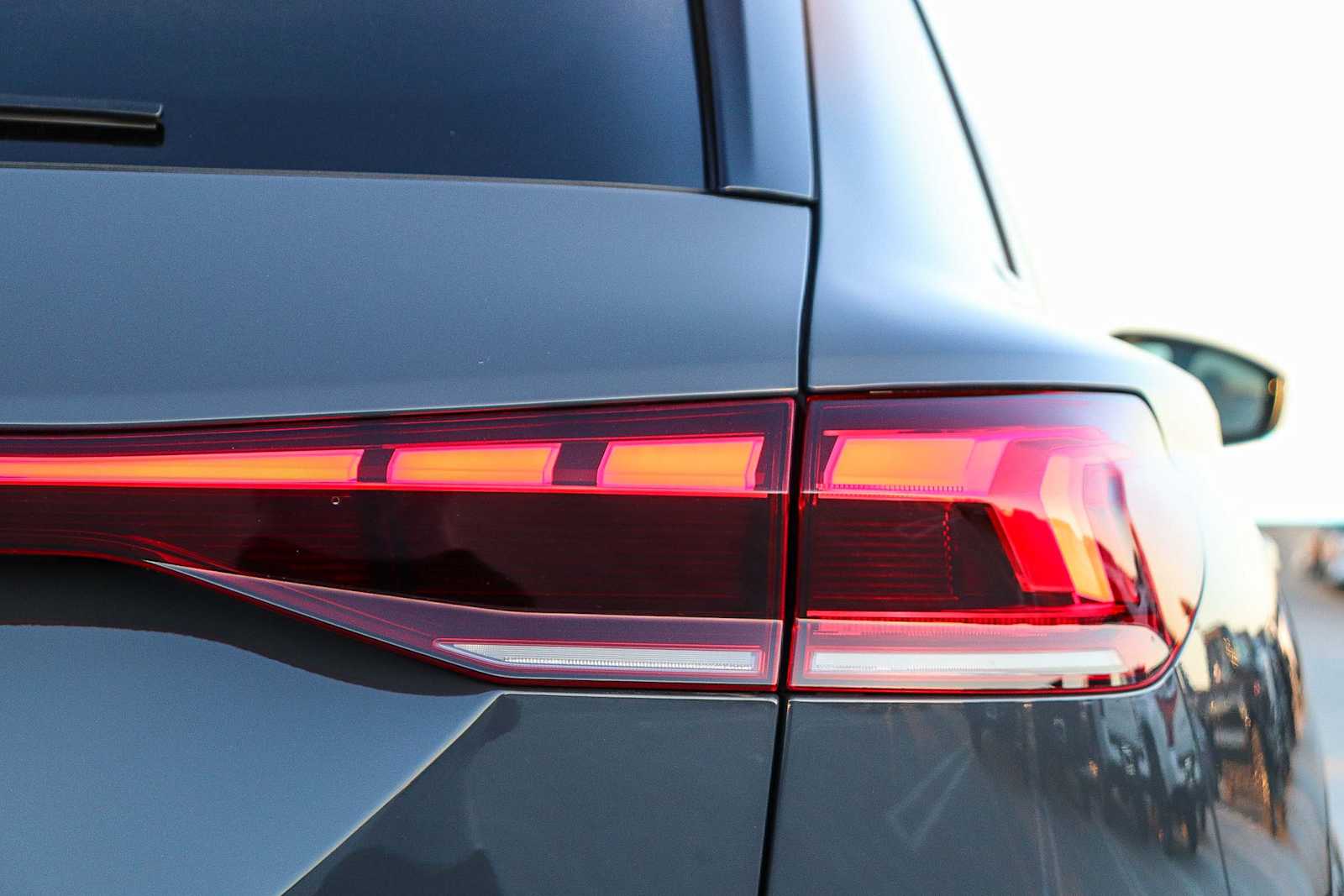 Thumbnail: 2025 Audi Q6 e-tron - 10