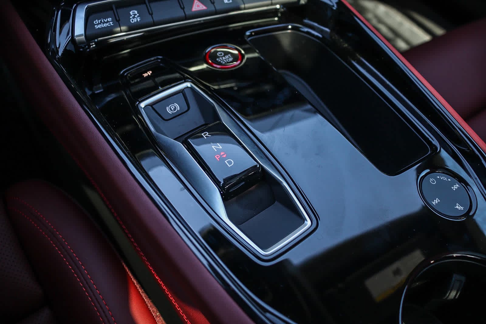 Thumbnail: 2026 Audi e-tron GT - 25