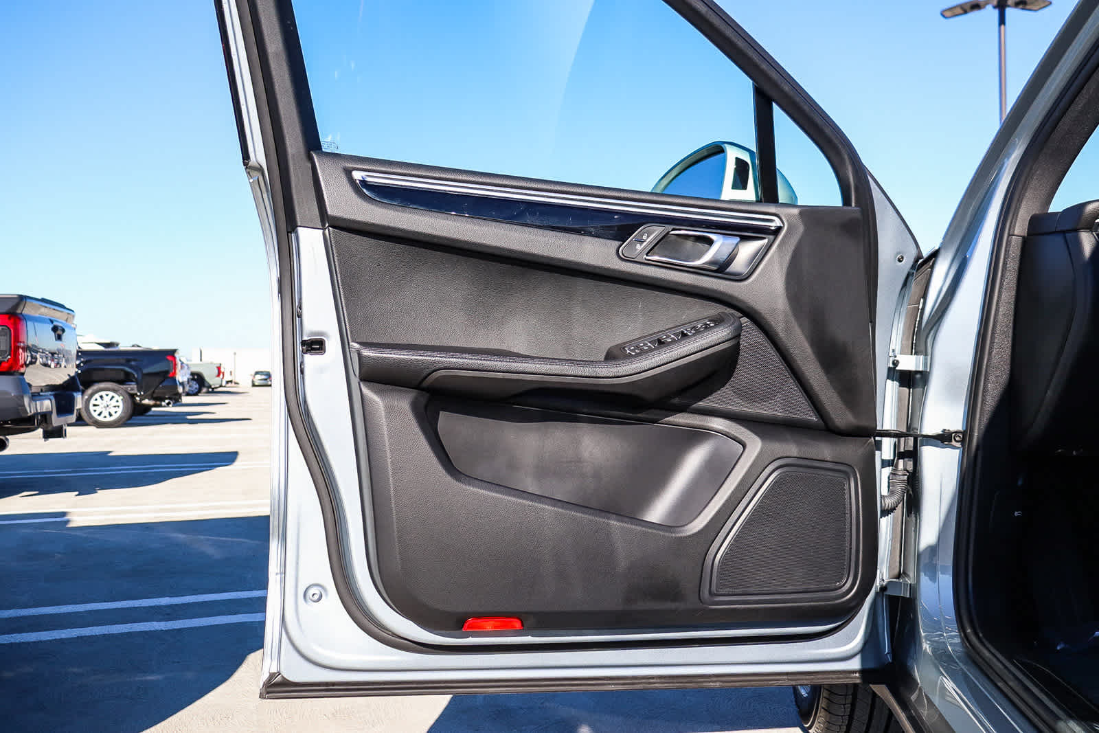 Thumbnail: 2020 Porsche Macan - 27