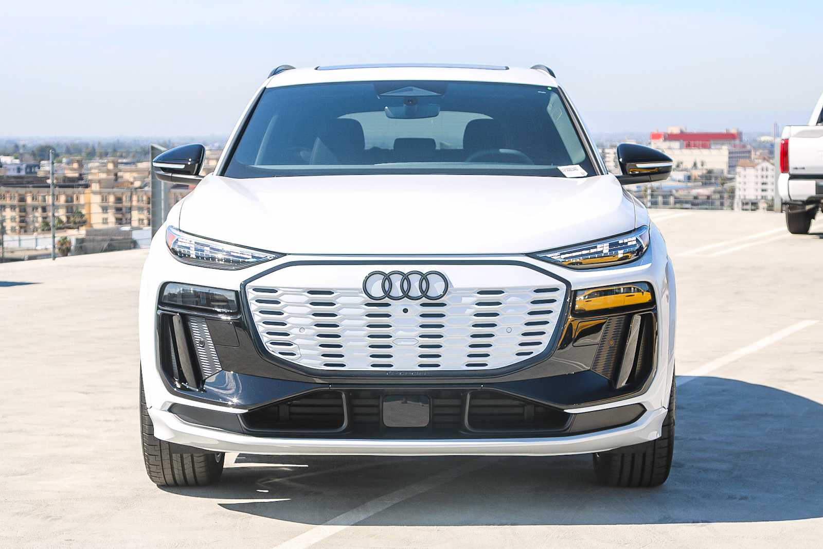 Thumbnail: 2025 Audi SQ6 e-tron - 2