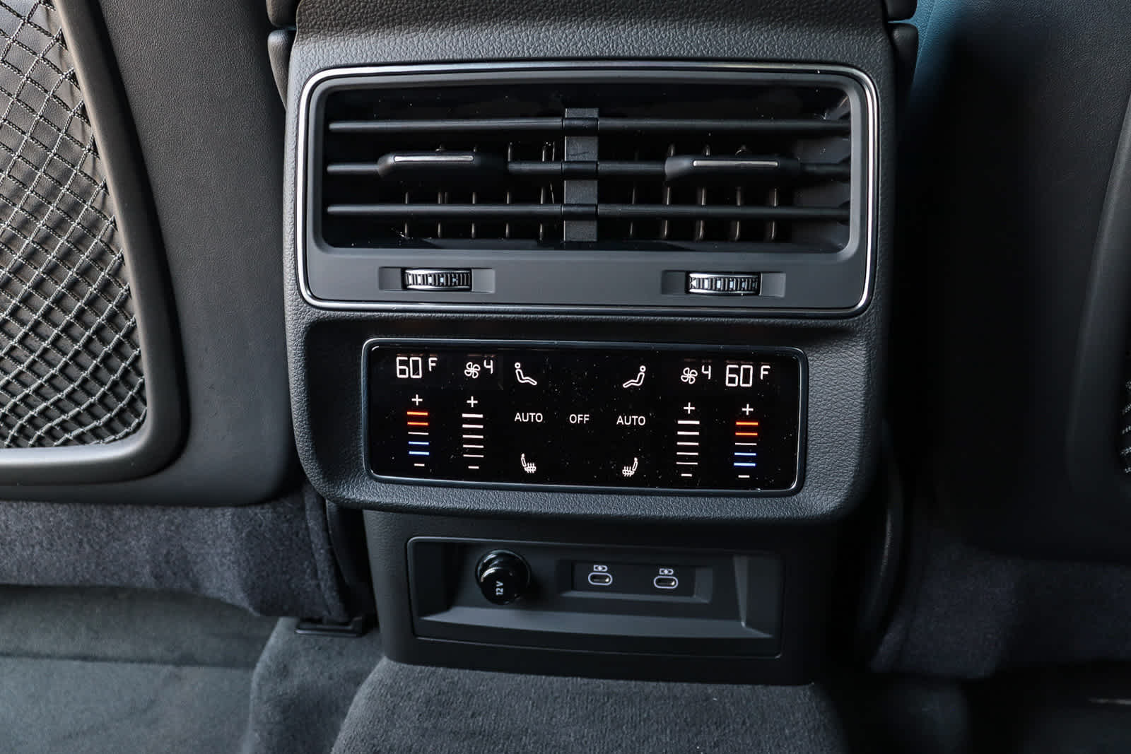 Thumbnail: 2026 Audi Q8 - 24