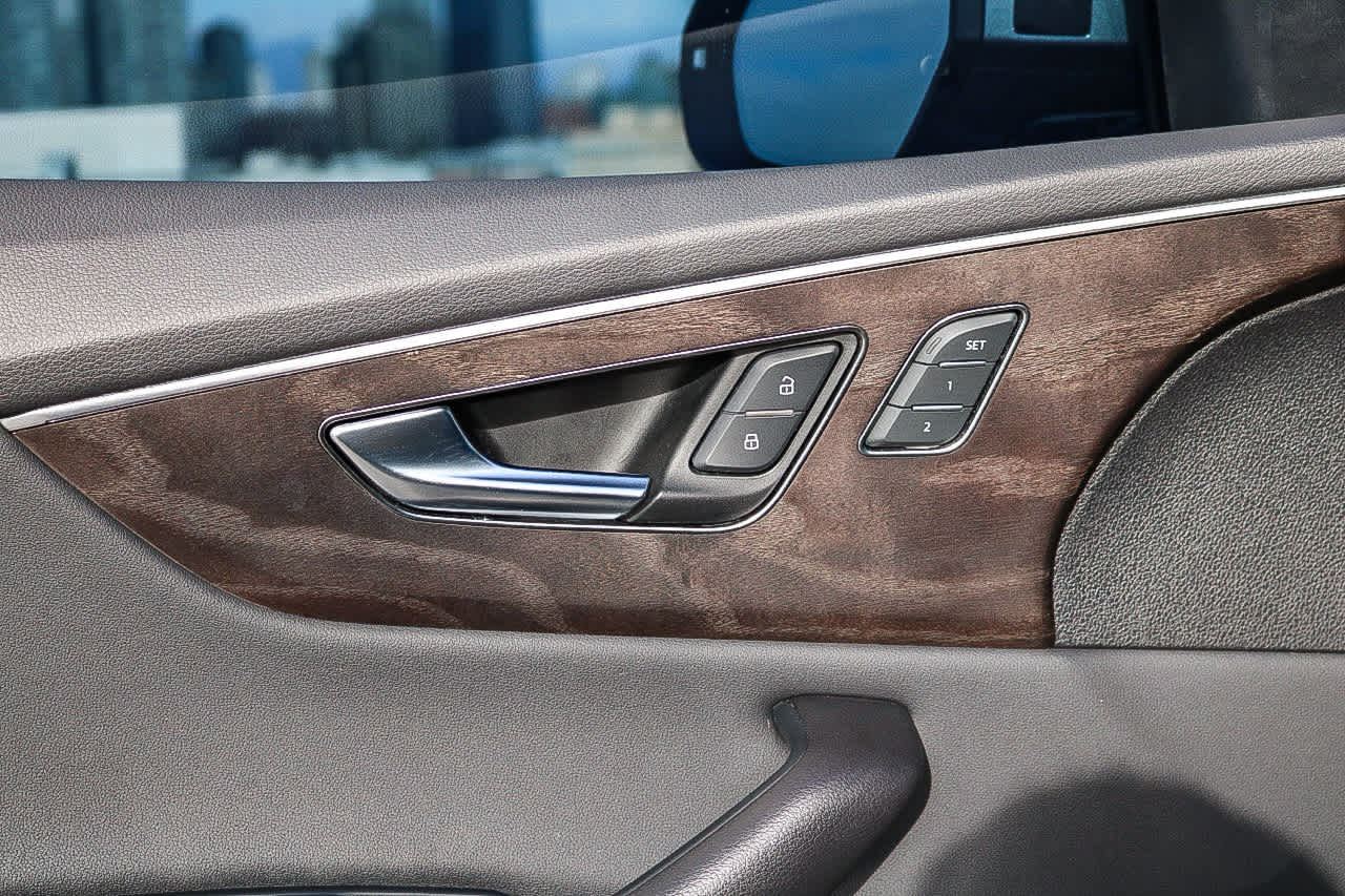 Thumbnail: 2022 Audi Q8 - 32