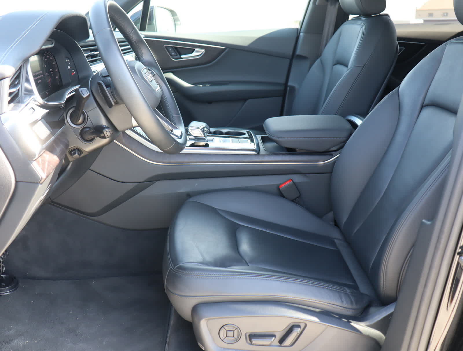 Thumbnail: 2023 Audi Q7 - 23