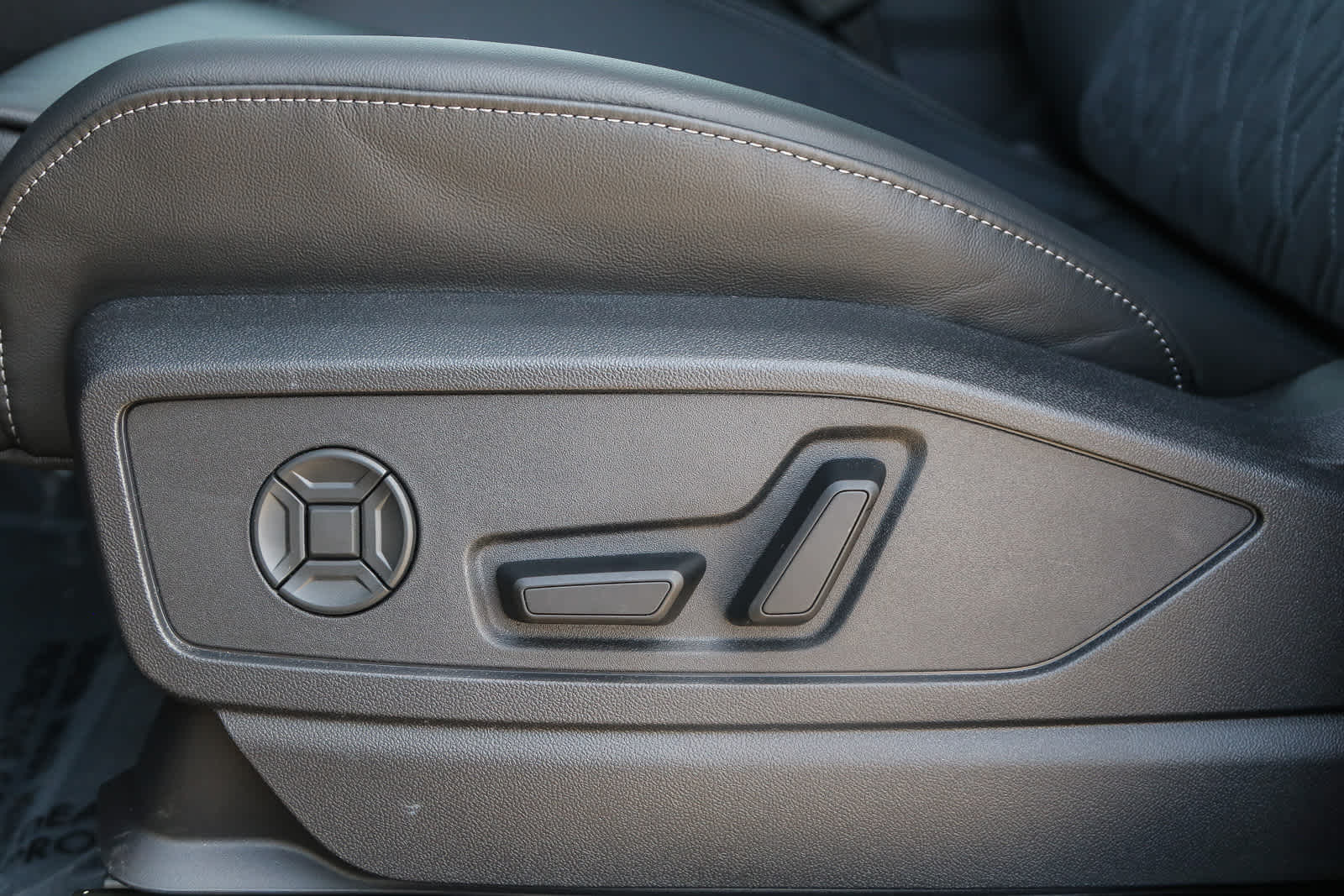 Thumbnail: 2025 Audi SQ5 - 29