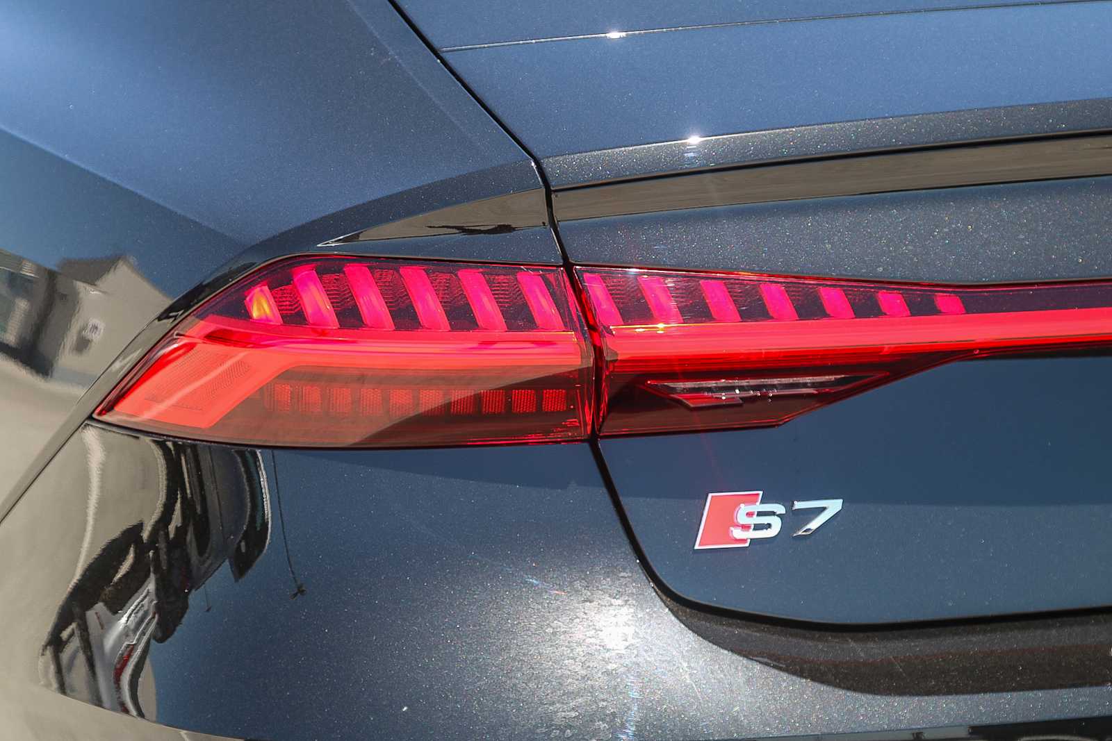 Thumbnail: 2025 Audi S7 - 9