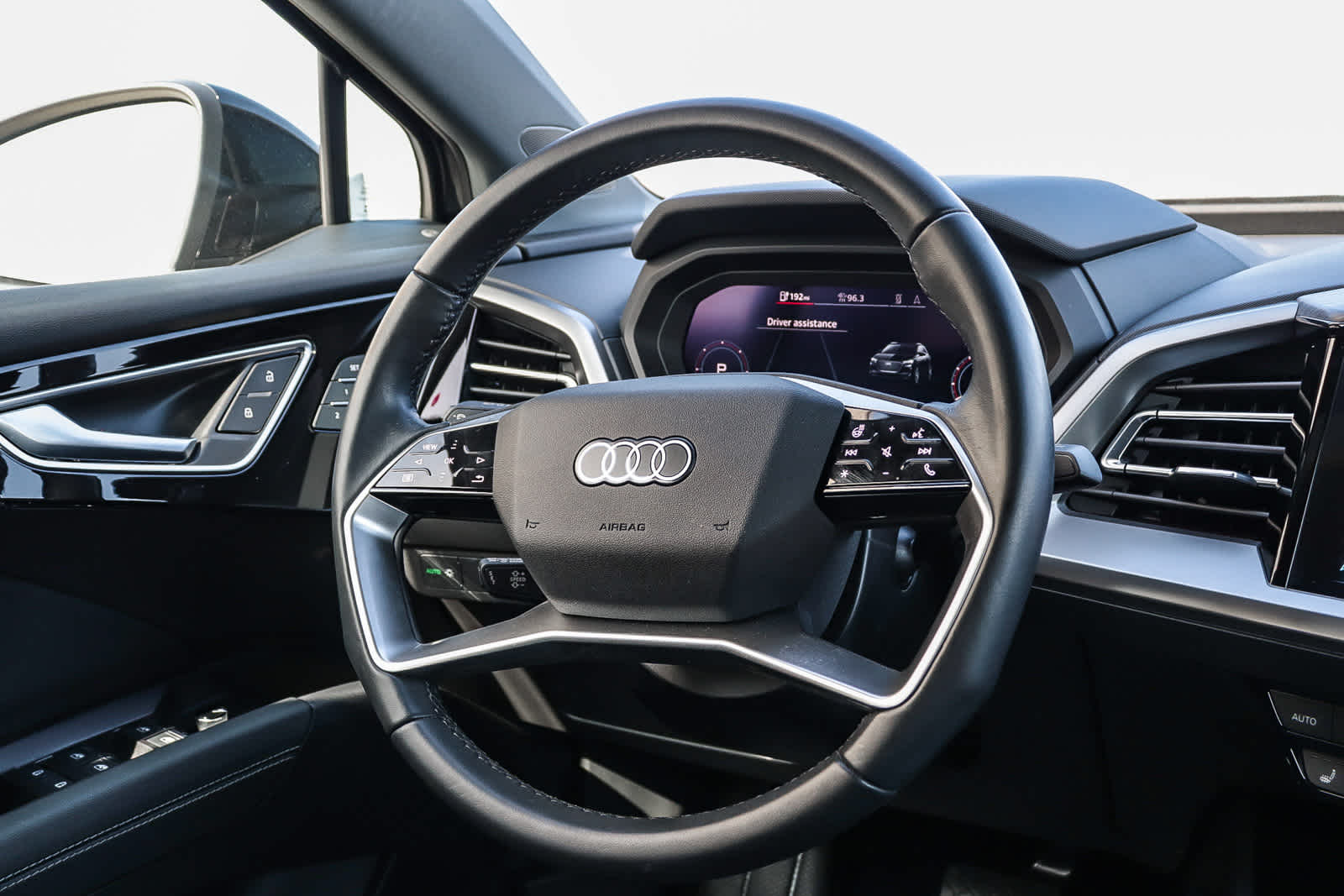 Thumbnail: 2023 Audi Q4 e-tron - 21