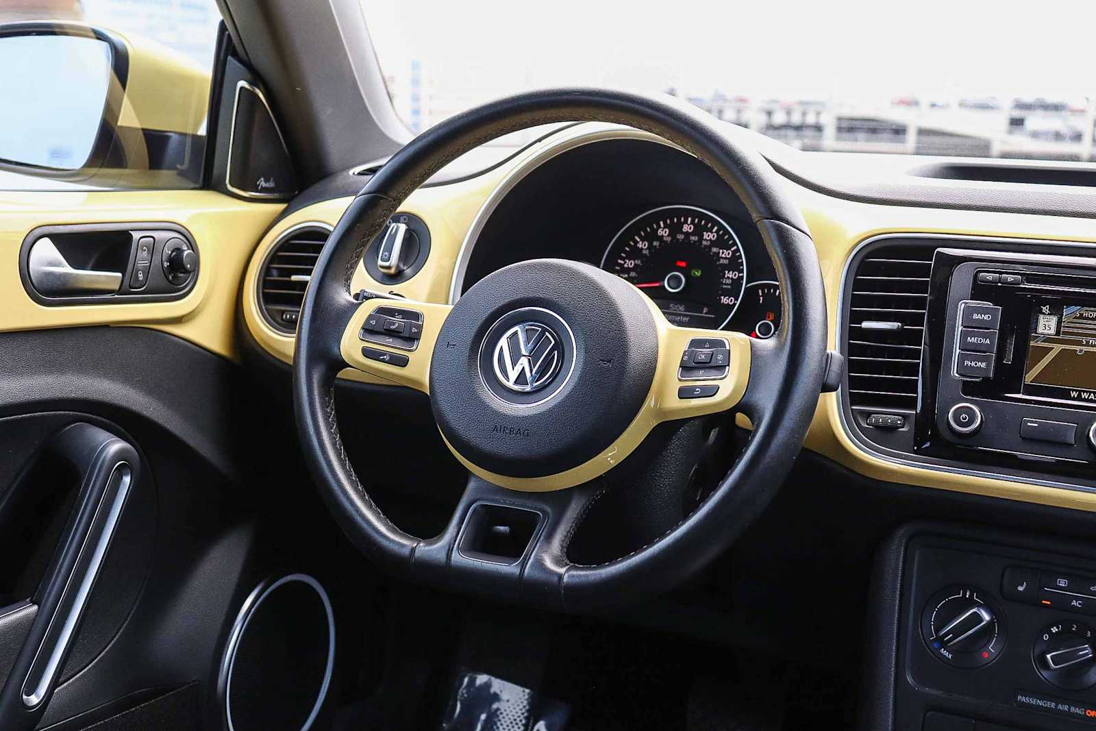 Thumbnail: 2012 Volkswagen Beetle - 22