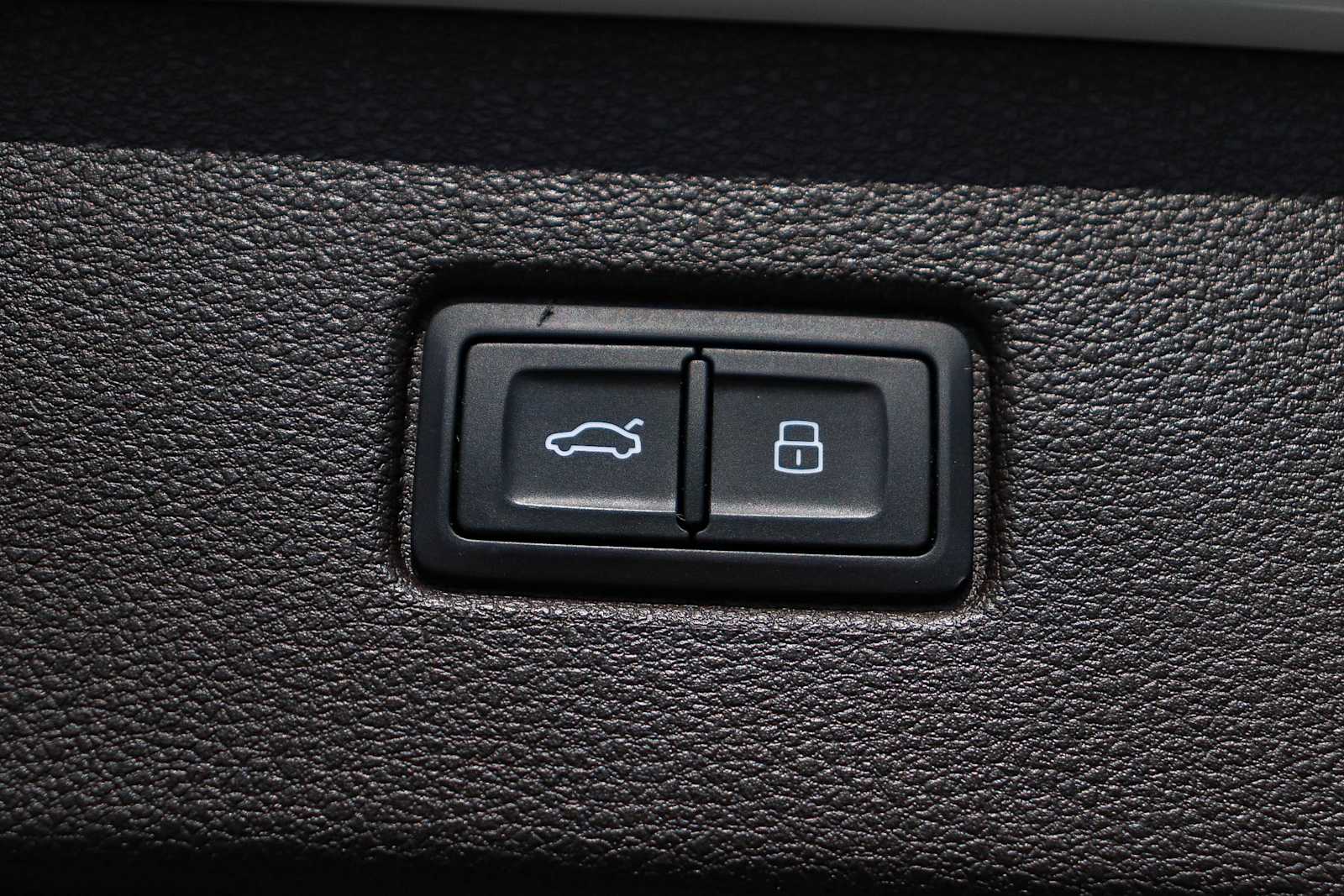 Thumbnail: 2017 Audi Q7 - 41