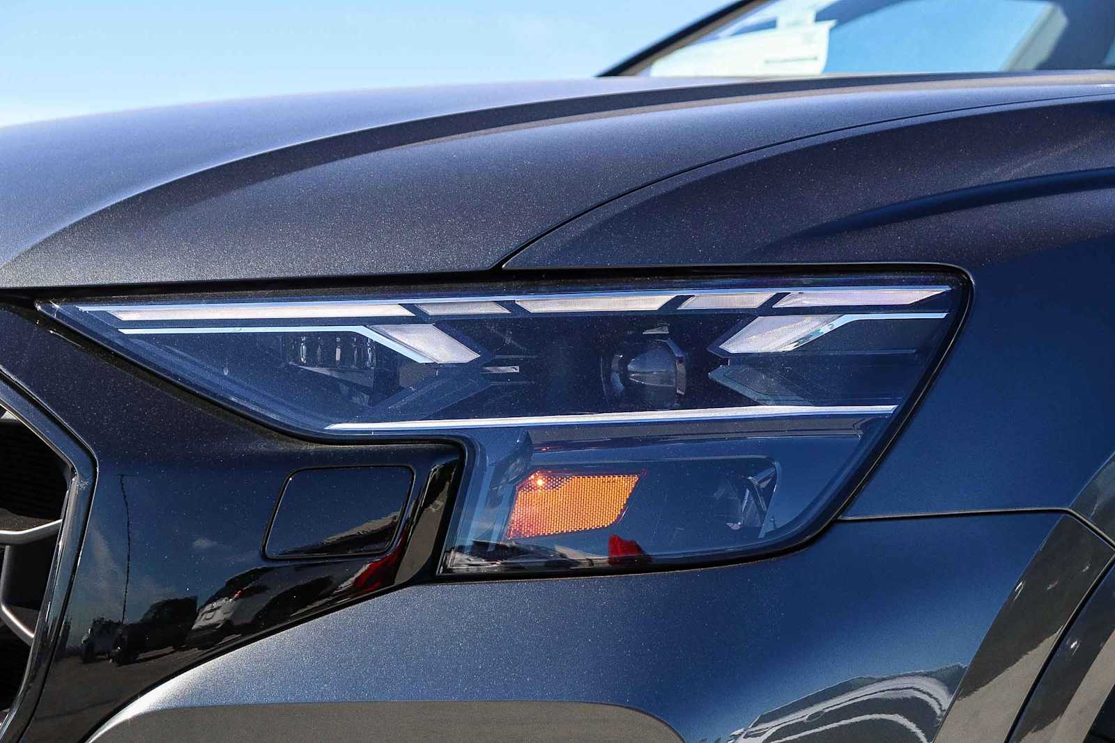 Thumbnail: 2026 Audi Q8 - 7