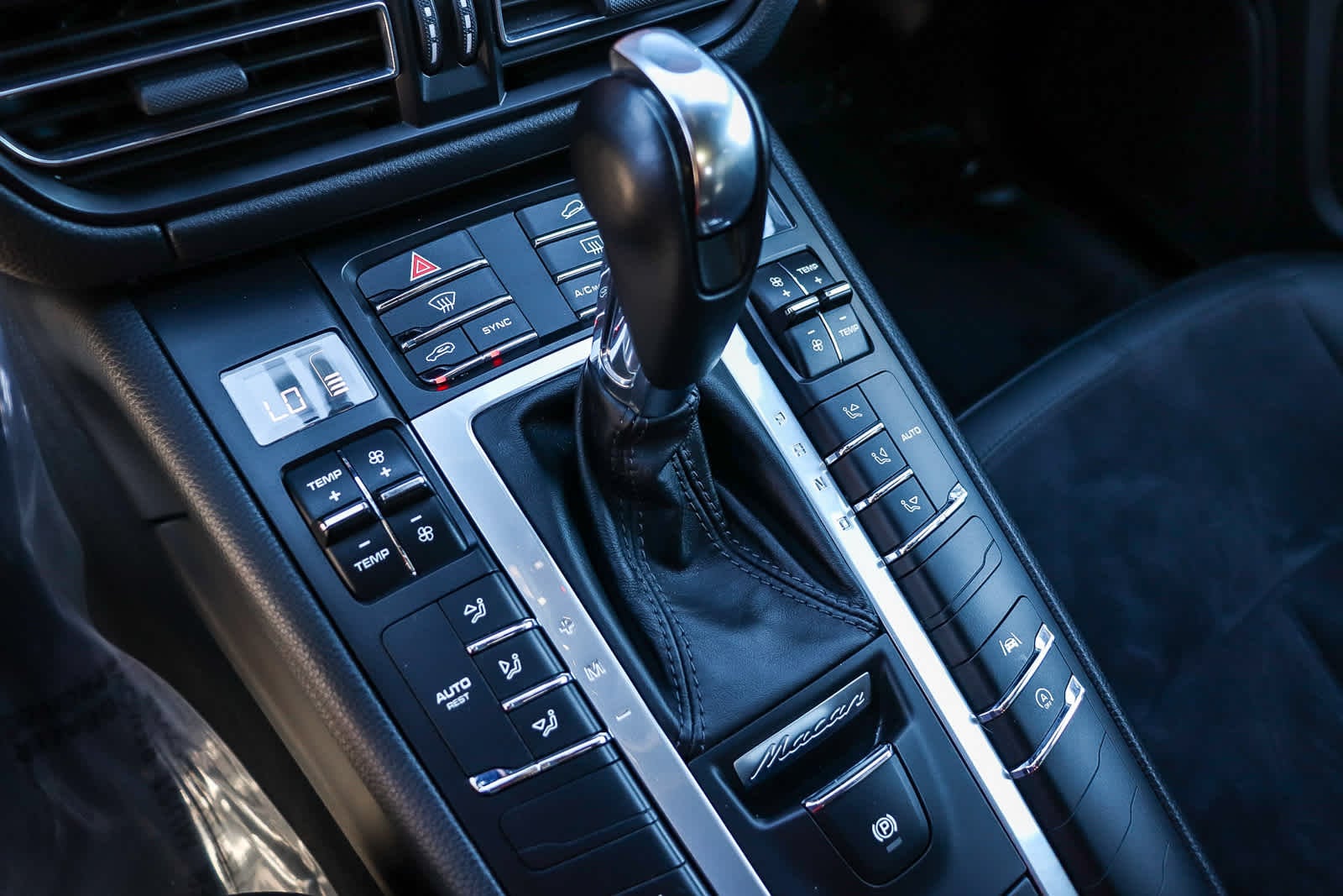 Thumbnail: 2020 Porsche Macan - 24