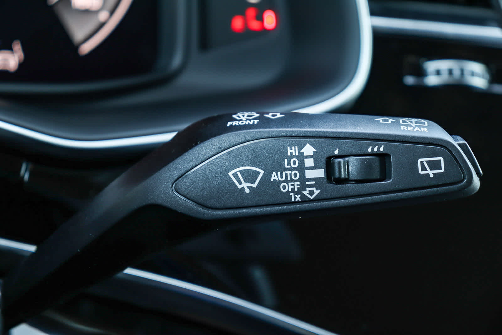 Thumbnail: 2026 Audi Q8 - 32