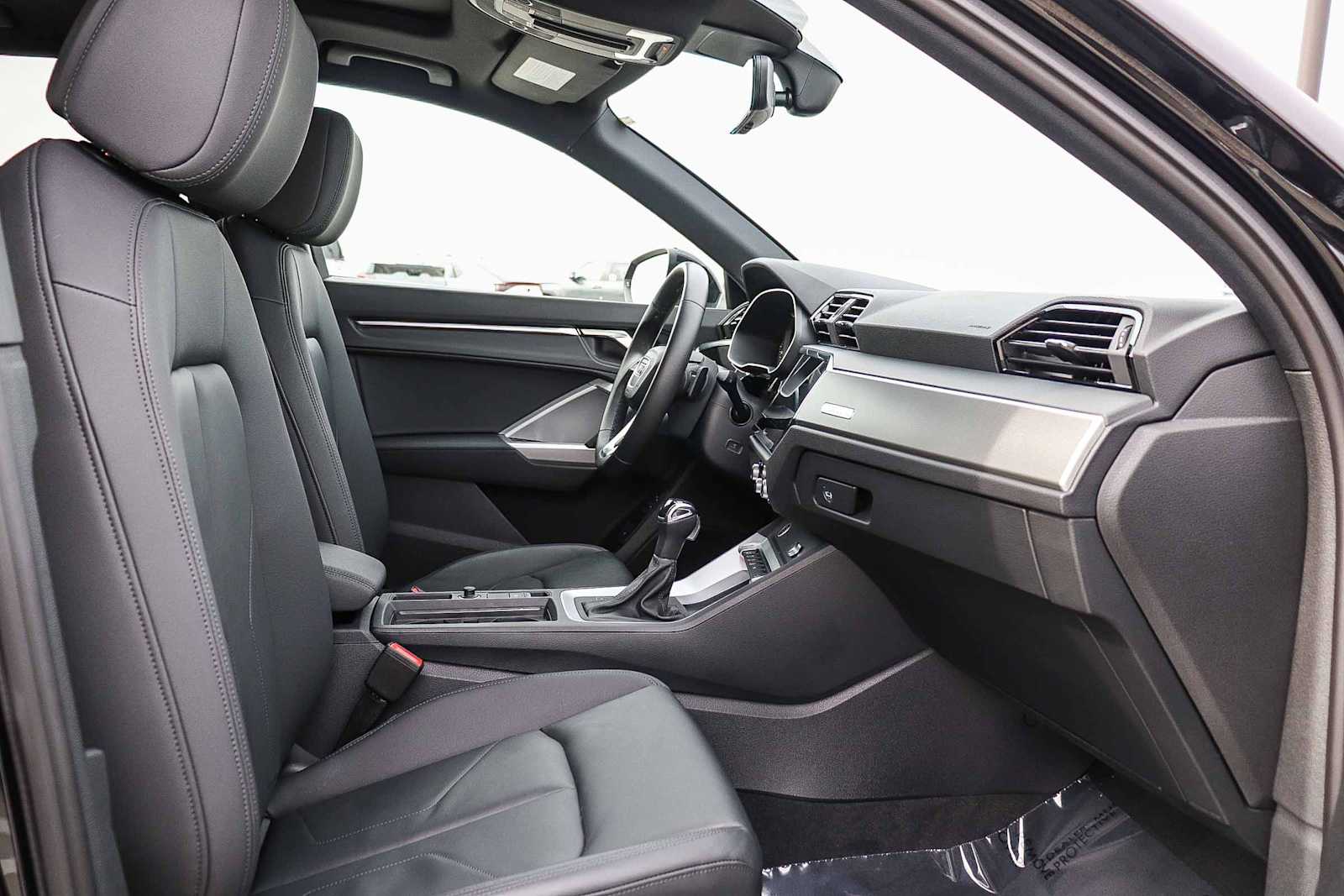 Thumbnail: 2025 Audi Q3 - 23