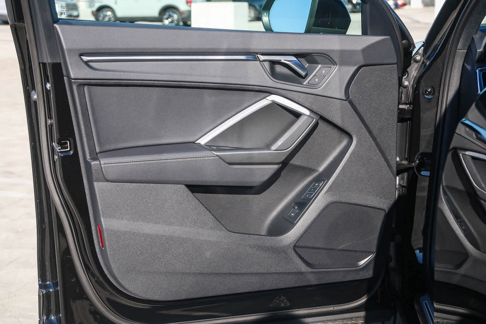 Thumbnail: 2025 Audi Q3 - 32