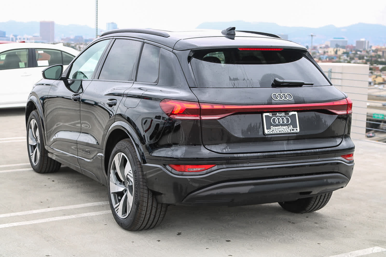 Thumbnail: 2025 Audi Q6 e-tron - 8