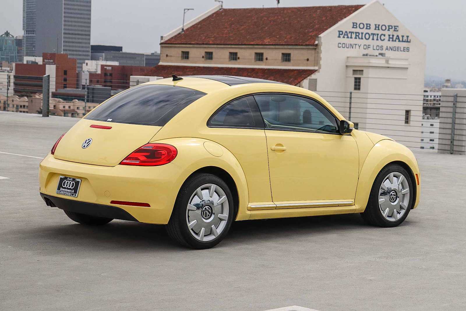 Thumbnail: 2012 Volkswagen Beetle - 4