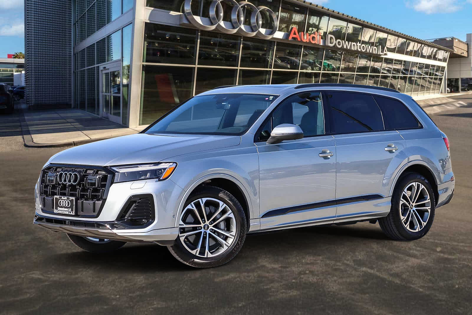 Thumbnail: 2025 Audi Q7 - 1