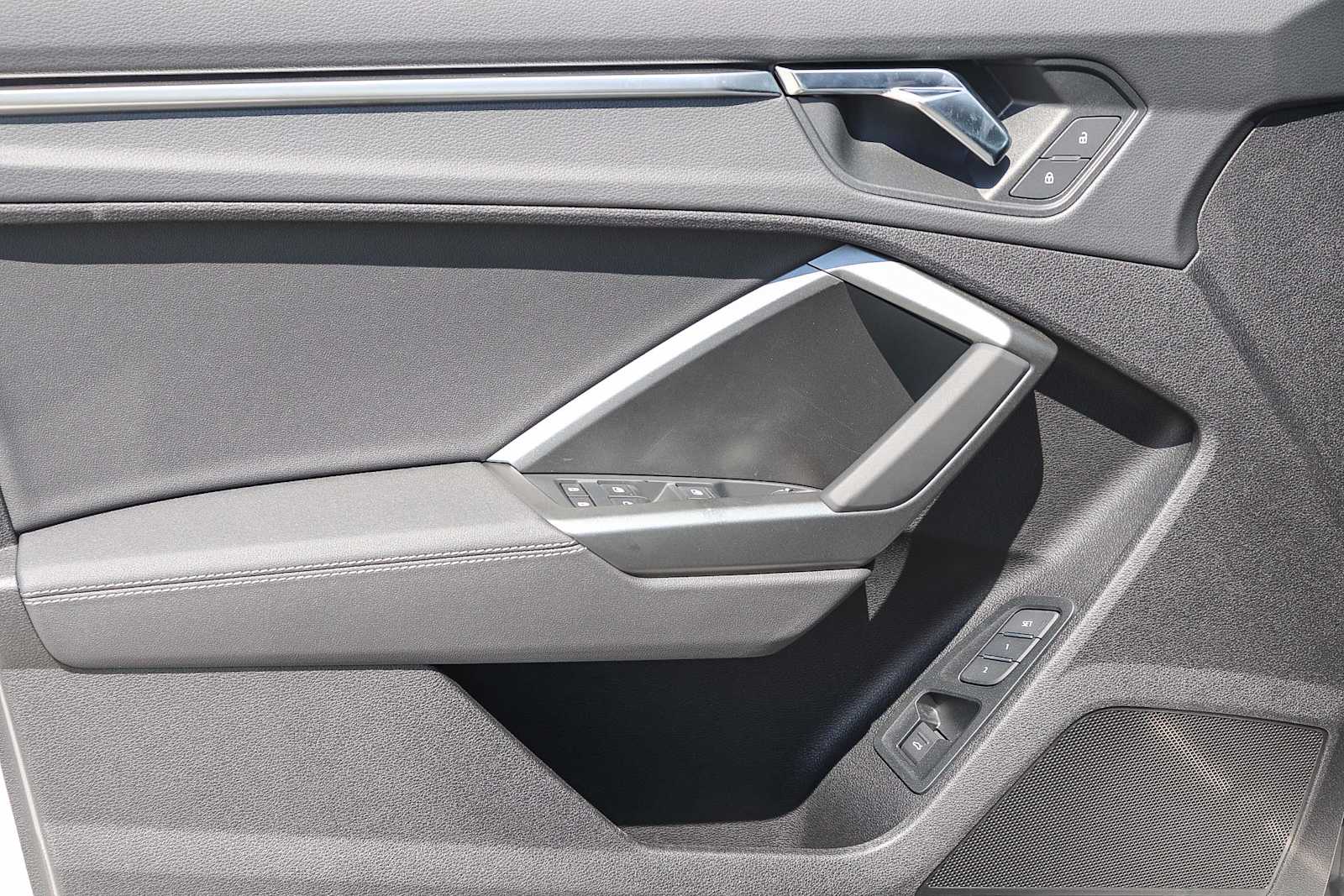 Thumbnail: 2025 Audi Q3 - 24