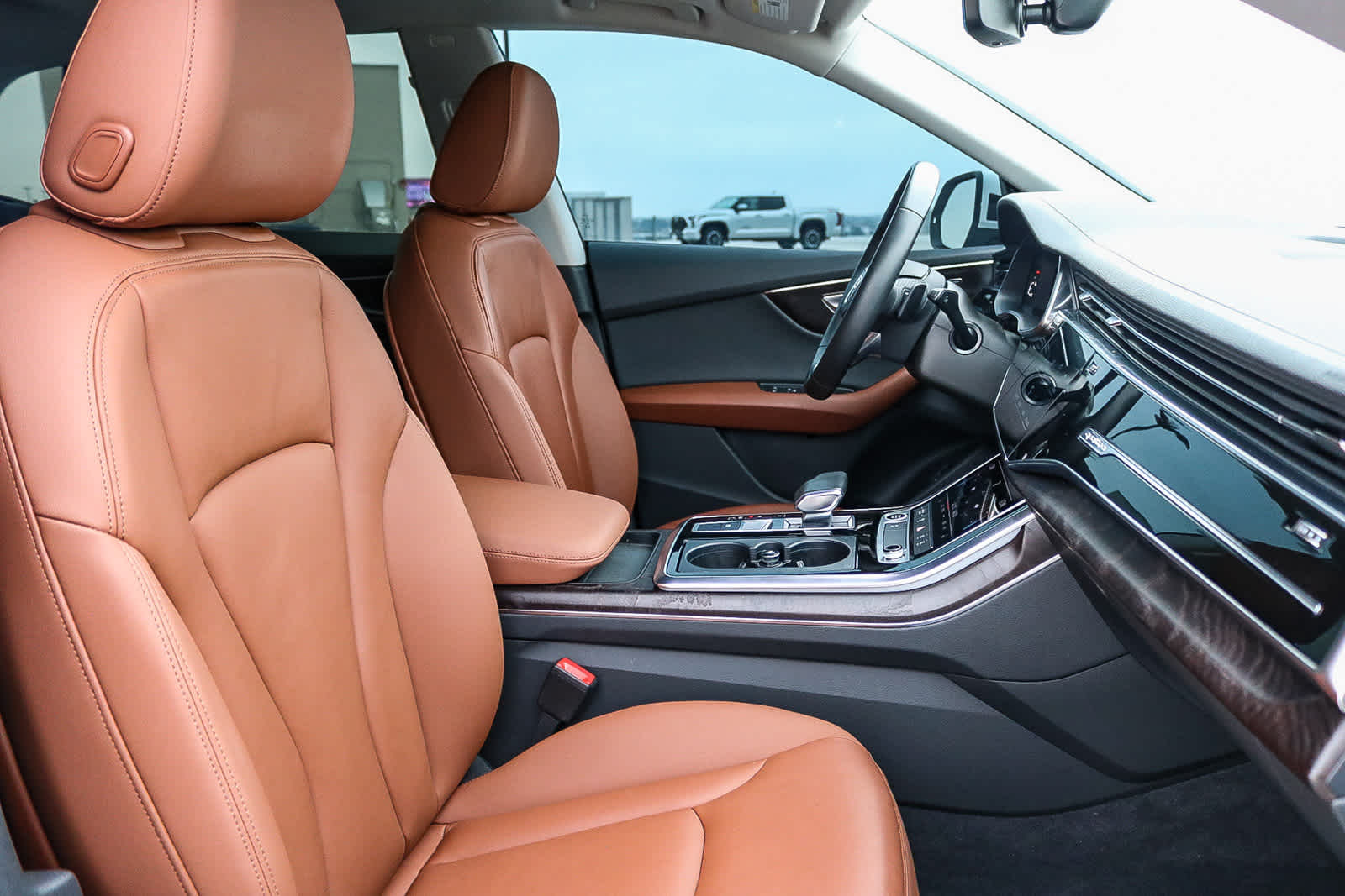 Thumbnail: 2023 Audi Q8 - 24