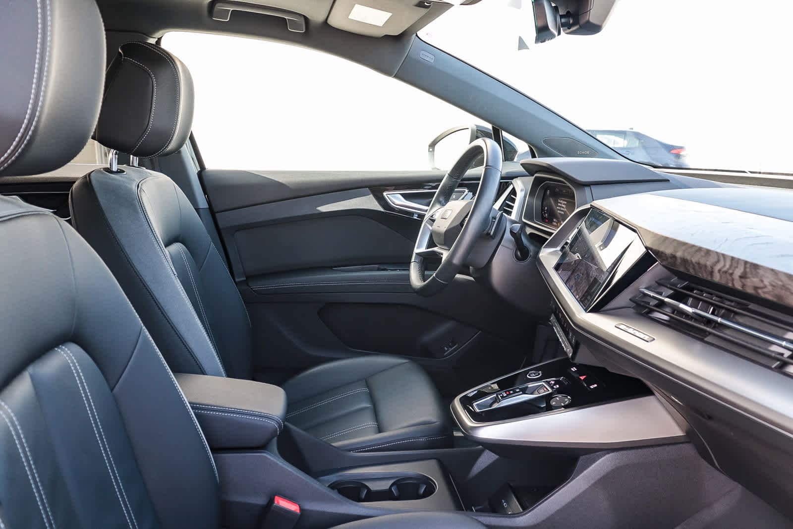 Thumbnail: 2023 Audi Q4 e-tron - 22