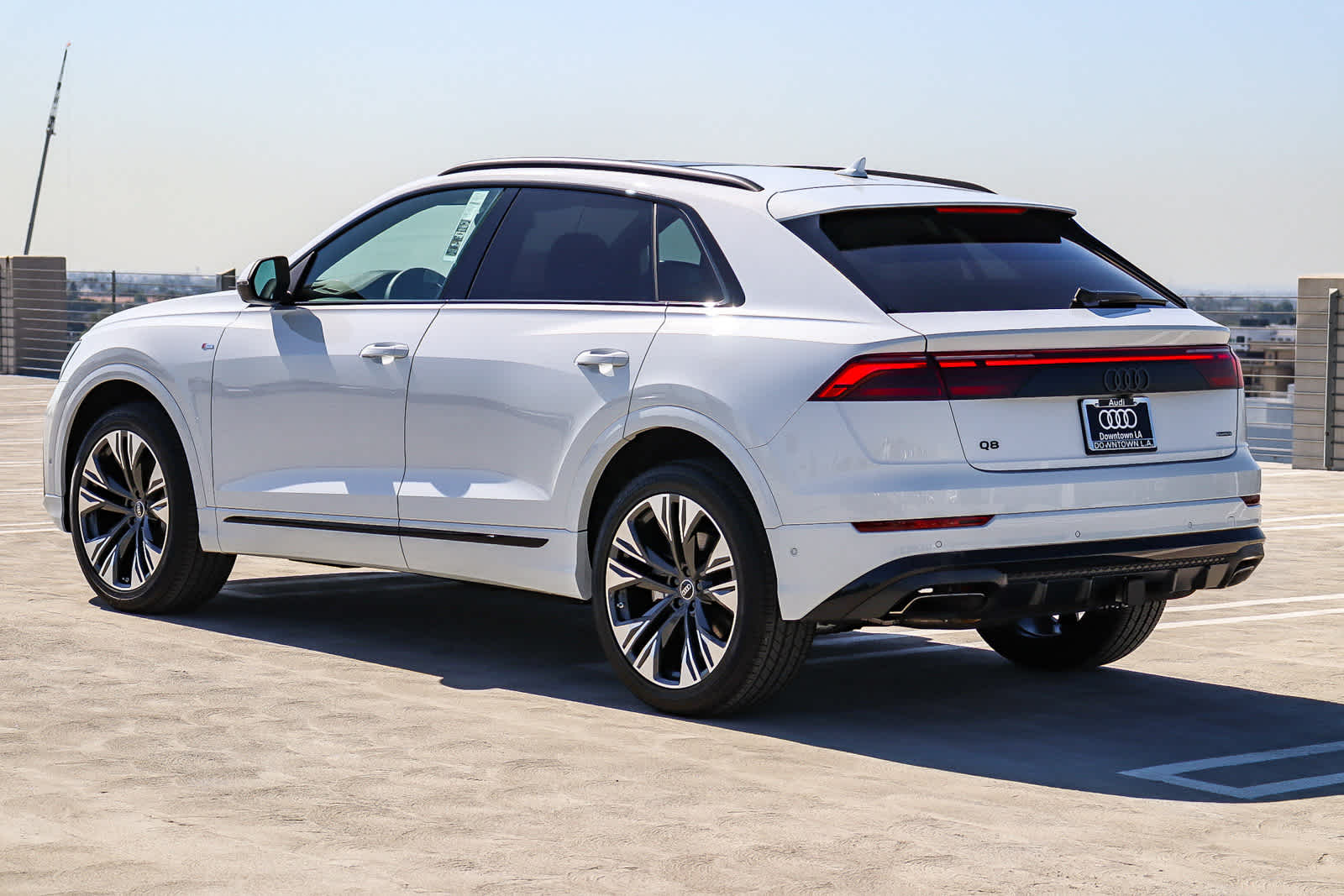 Thumbnail: 2026 Audi Q8 - 6
