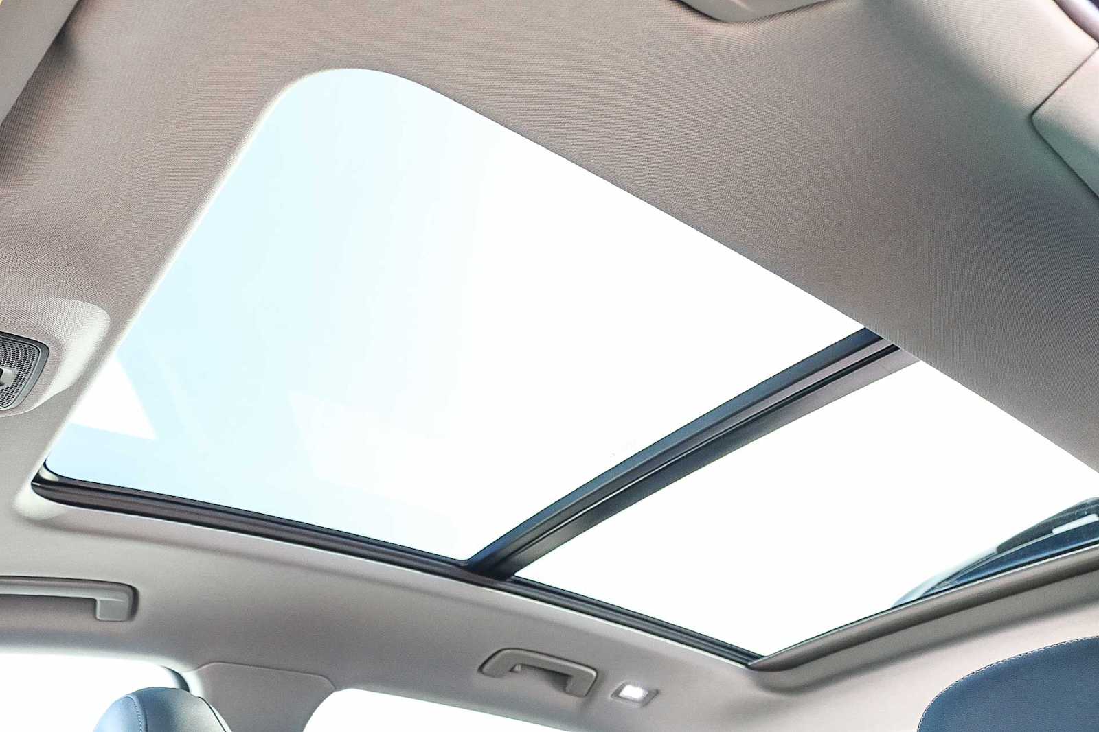 Thumbnail: 2025 Audi Q6 e-tron - 39