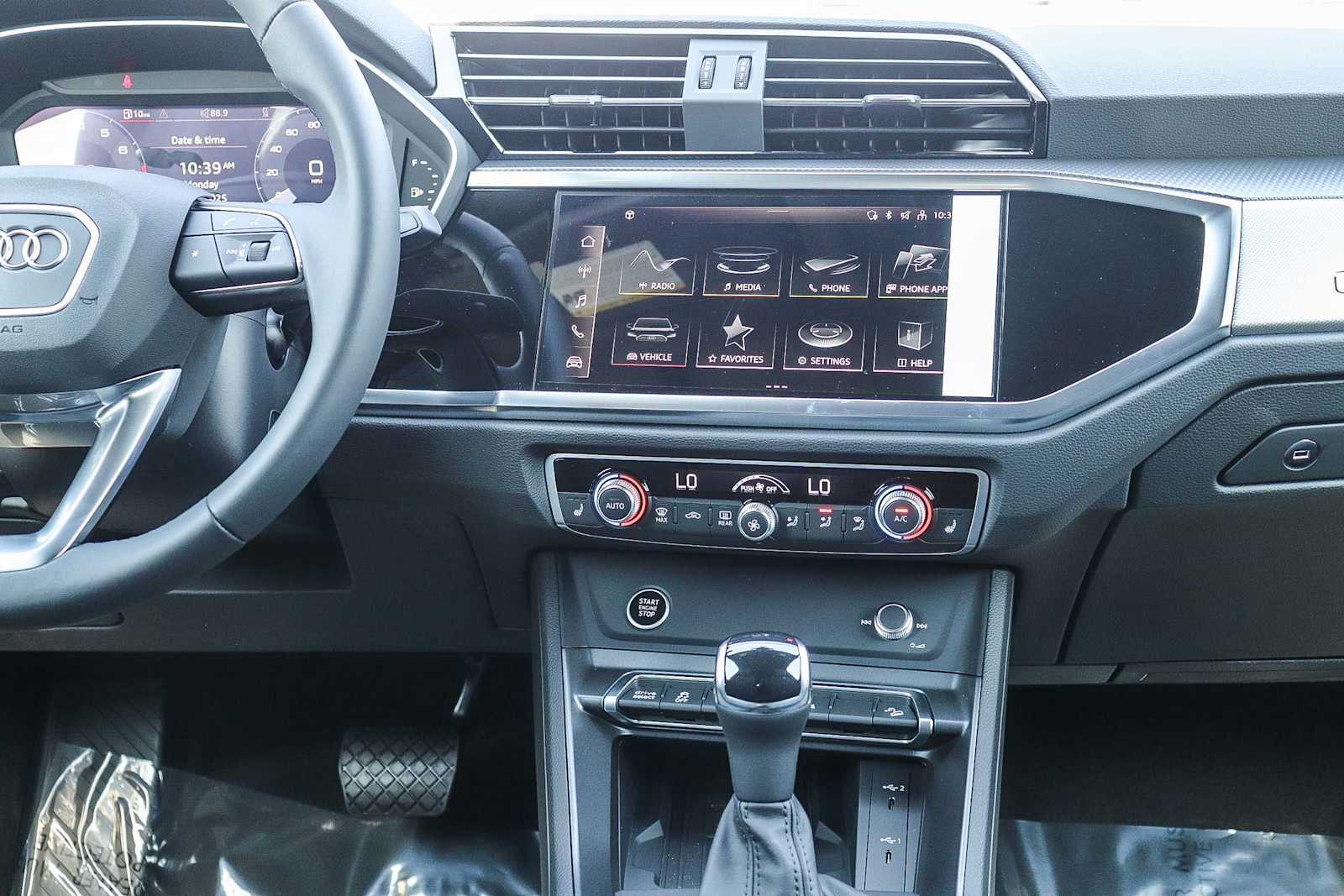 Thumbnail: 2025 Audi Q3 - 14