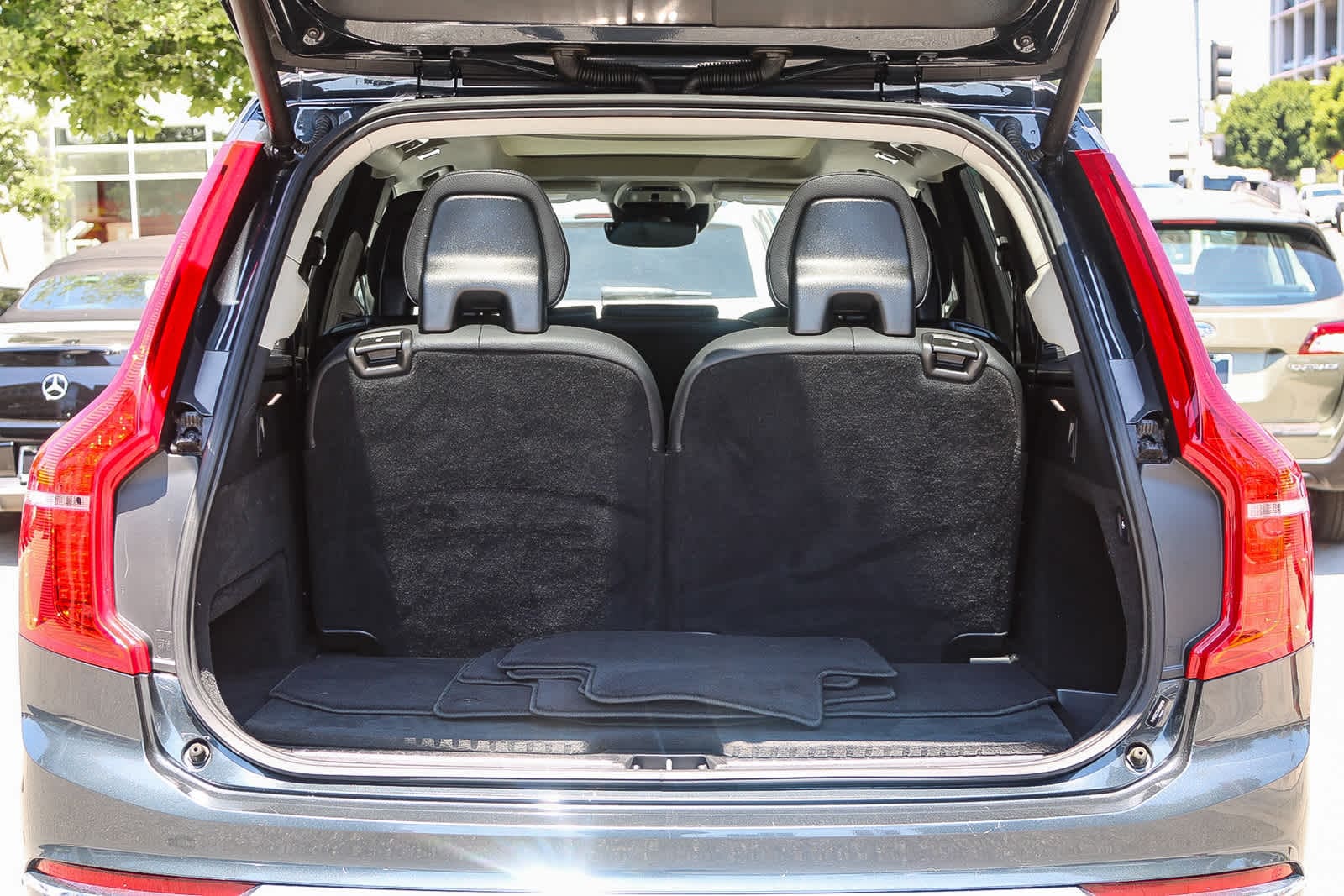 Thumbnail: 2022 Volvo XC90 - 27