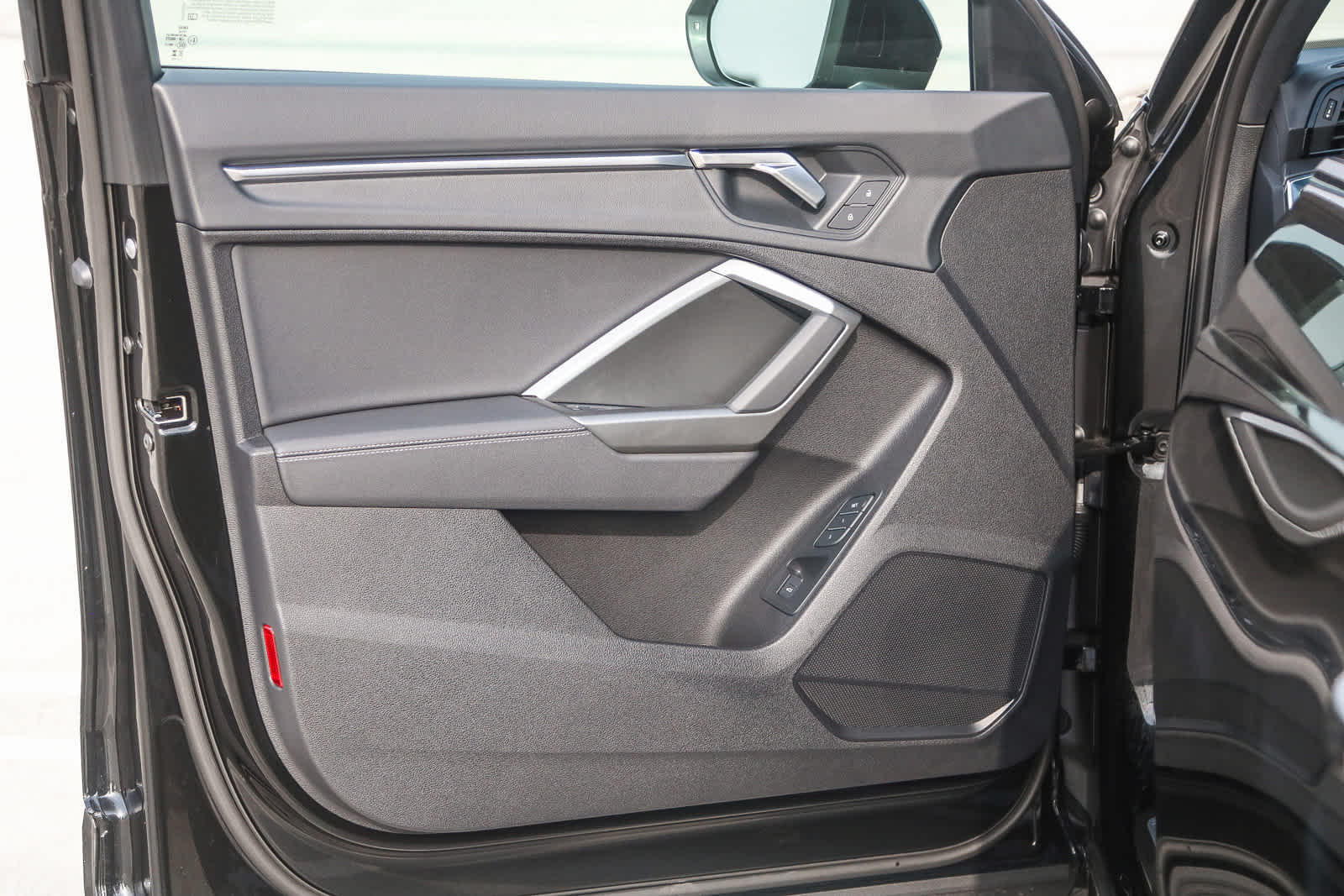 Thumbnail: 2025 Audi Q3 - 32