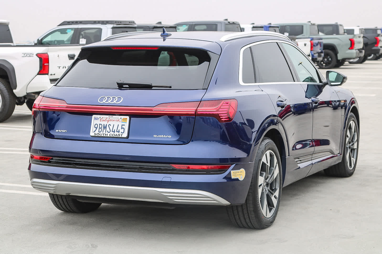 Thumbnail: 2022 Audi e-tron - 6