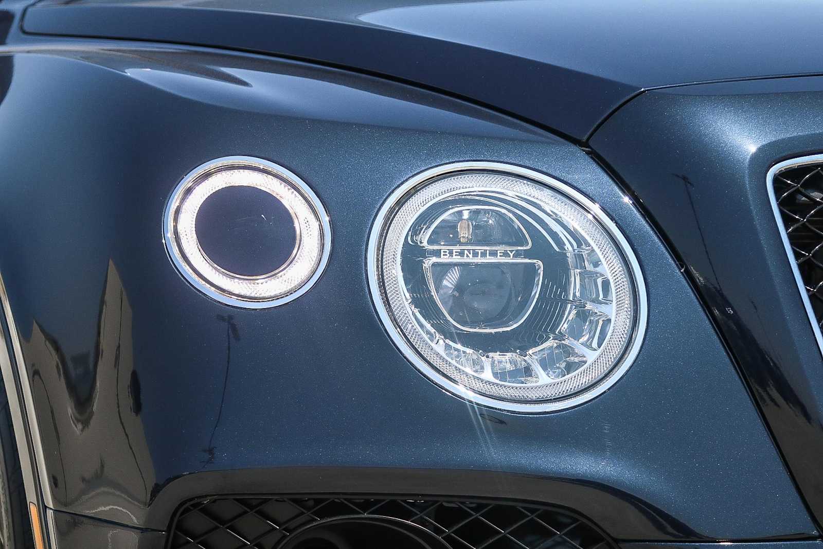 Thumbnail: 2019 Bentley Bentayga - 4